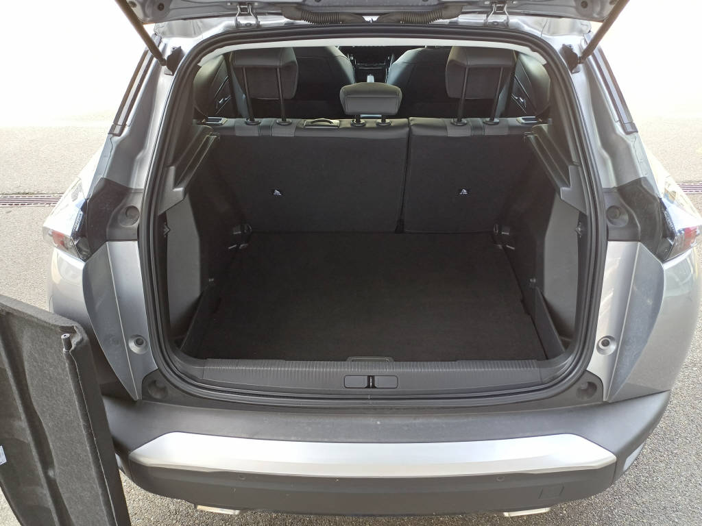 PEUGEOT 2008 1.2 PureTech 130 Allure-image-3