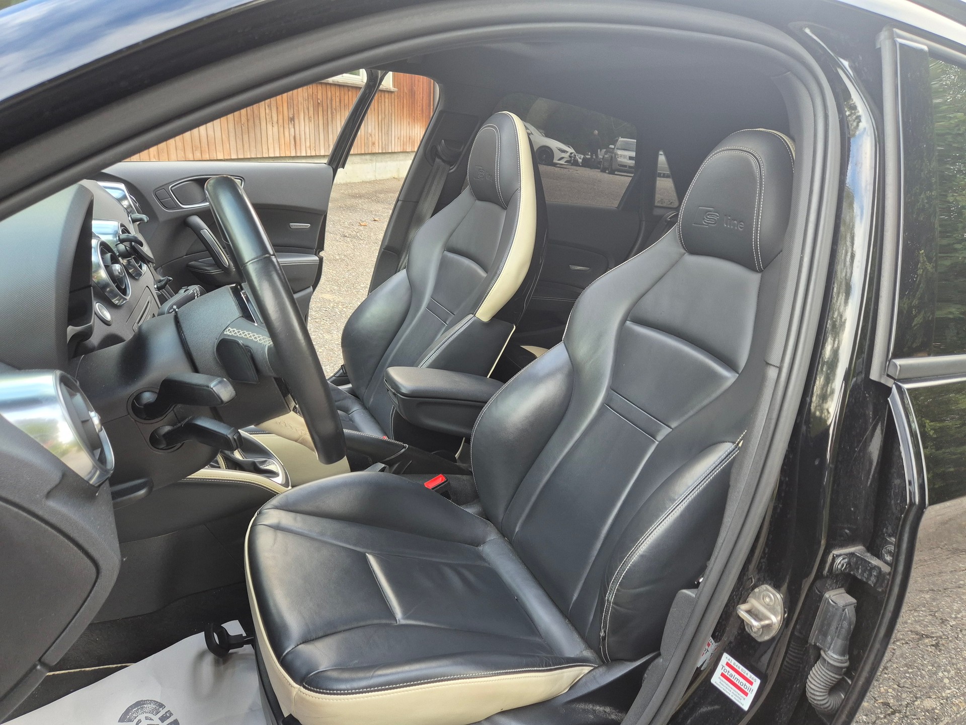 AUDI A1 Sportback Sport 1.4 TFSI Ambition S-tronic-image-17