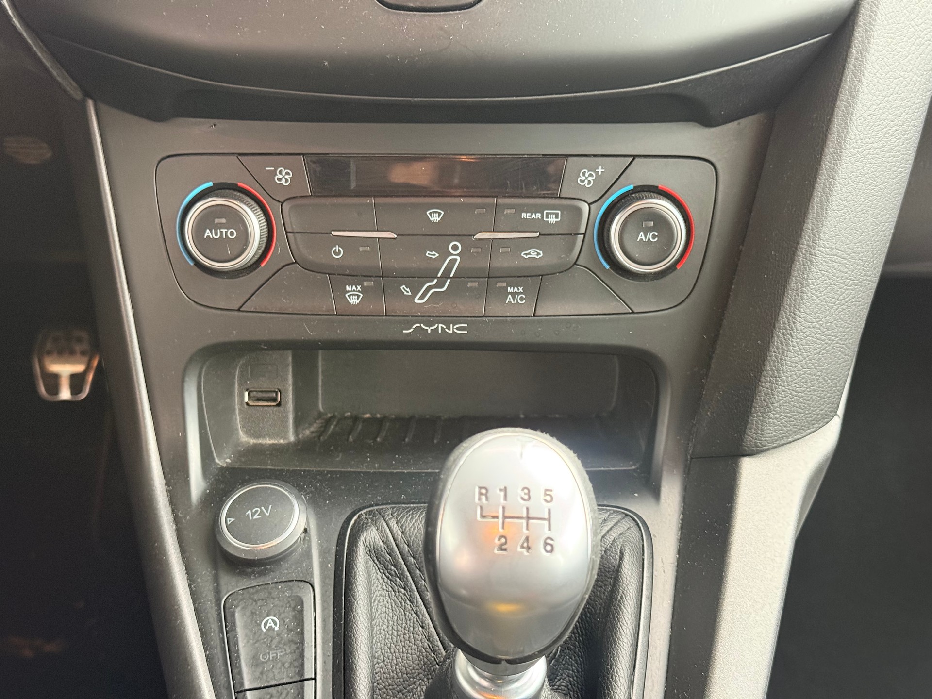 FORD Focus 1.0 SCTi ST Line-image-6