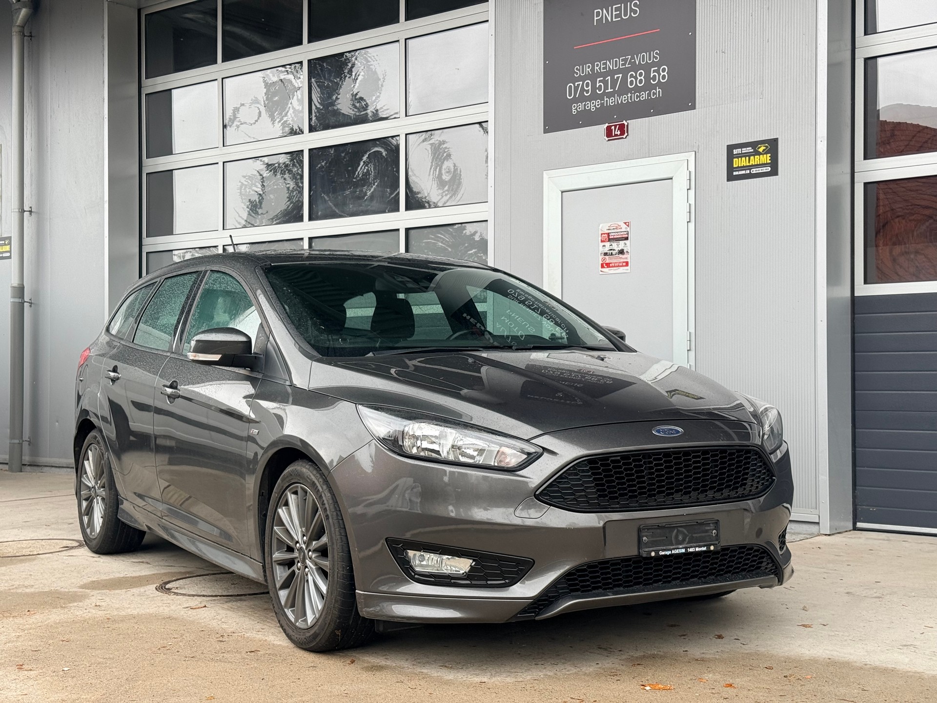 FORD Focus 1.0 SCTi ST Line-image-1