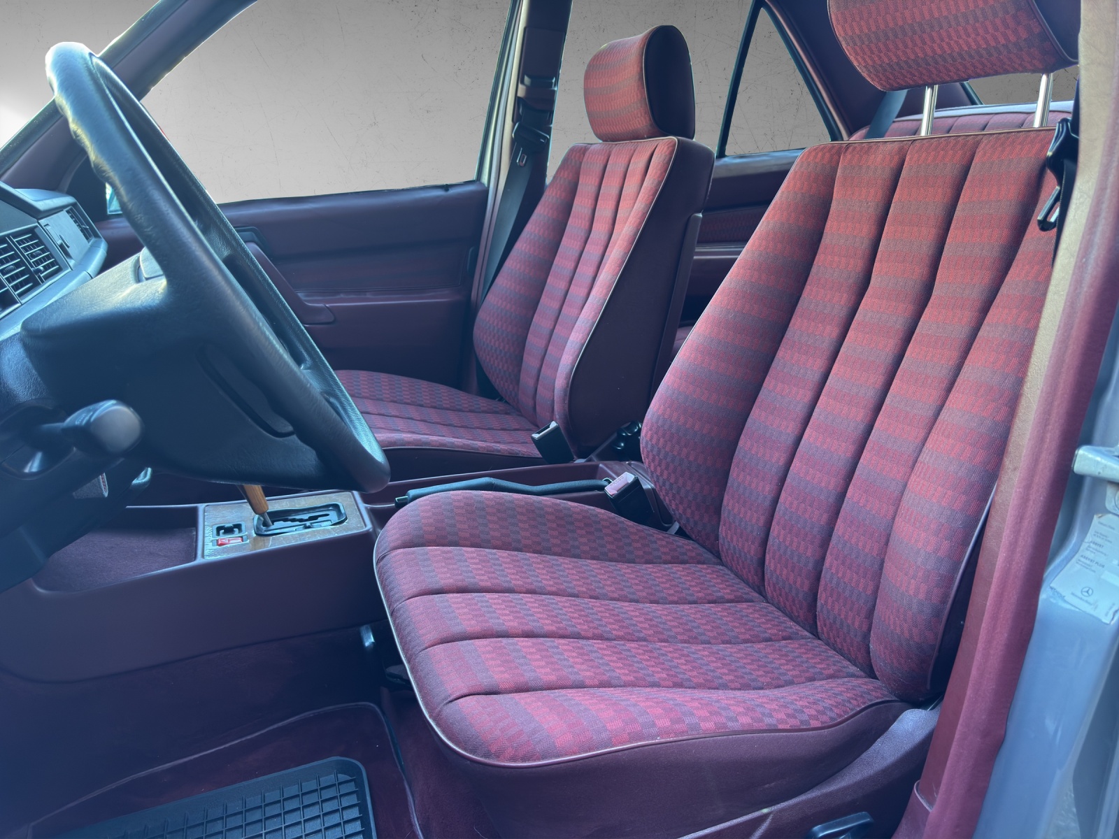 MERCEDES-BENZ 190 E 2.0-image-9