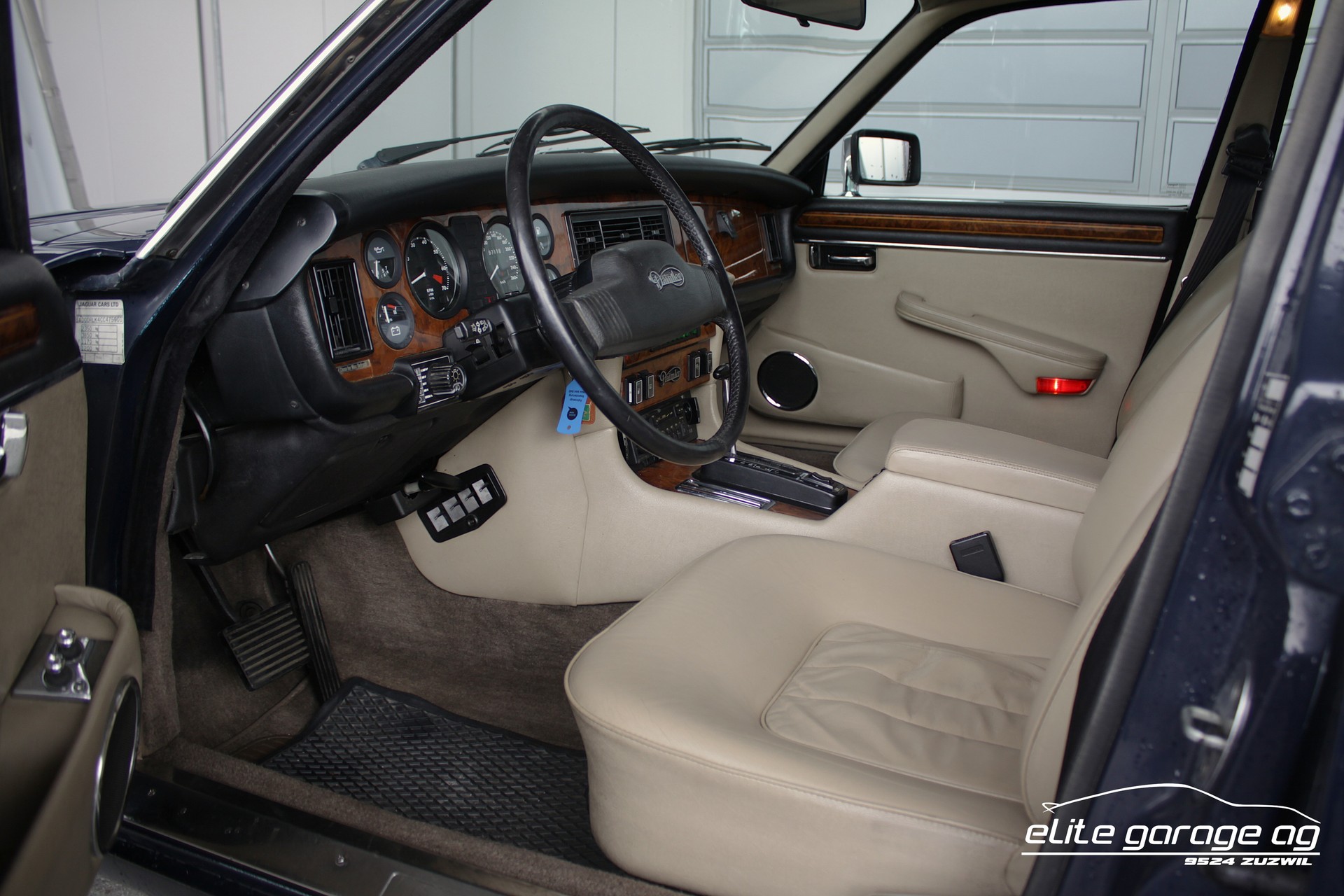 DAIMLER 5.3 Double Six-image-13