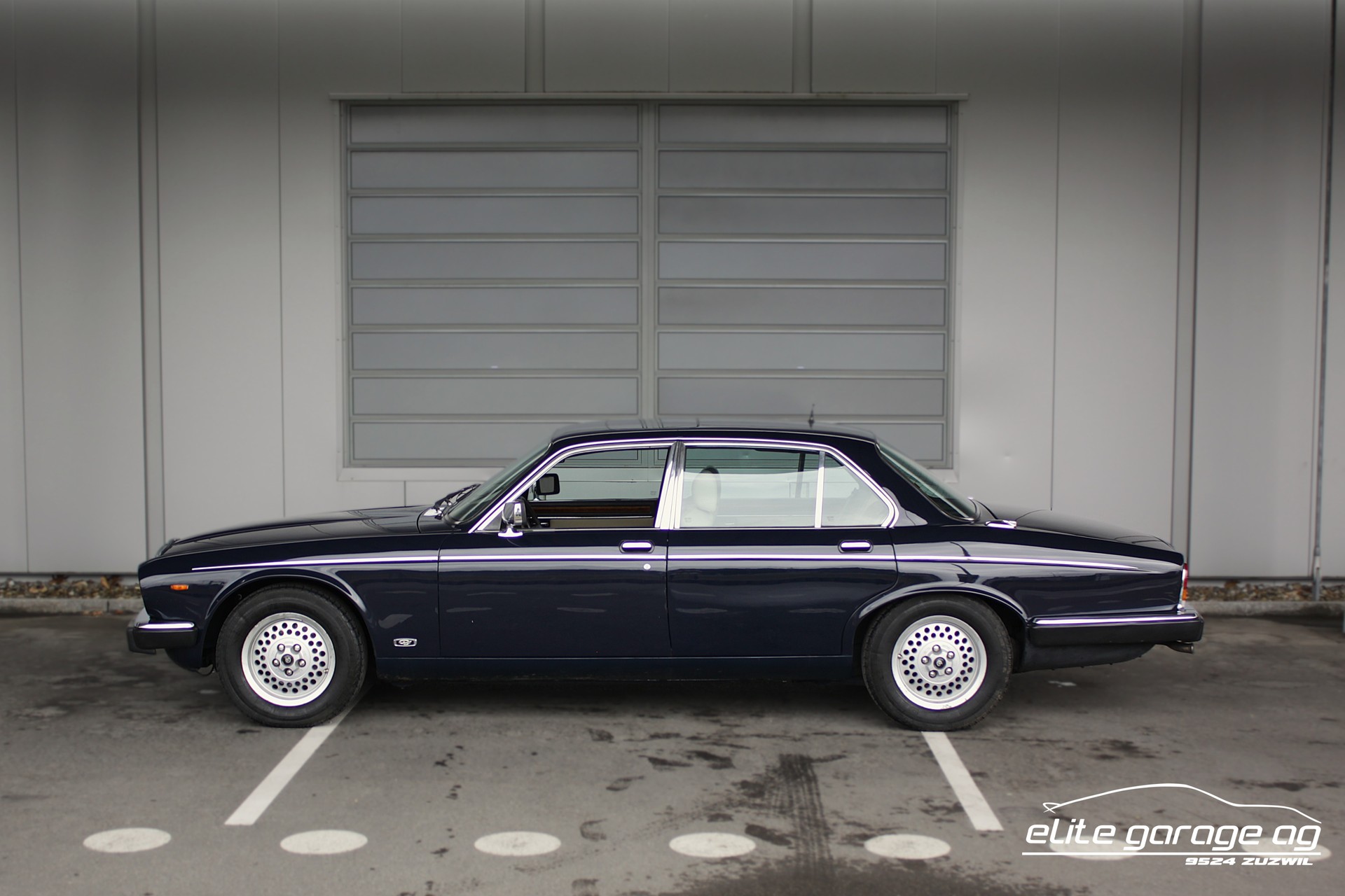 DAIMLER 5.3 Double Six-image-1