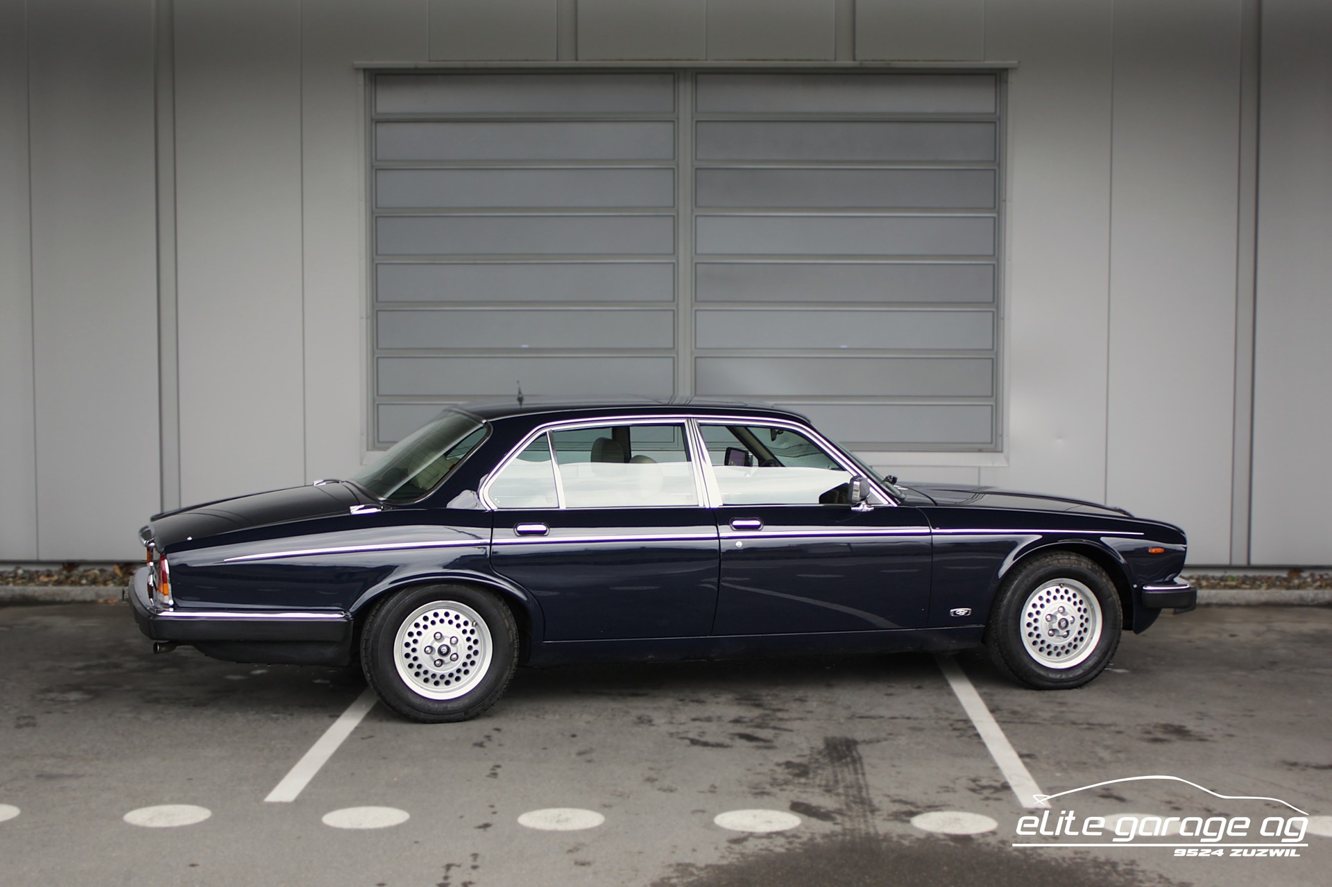 DAIMLER 5.3 Double Six-image-4