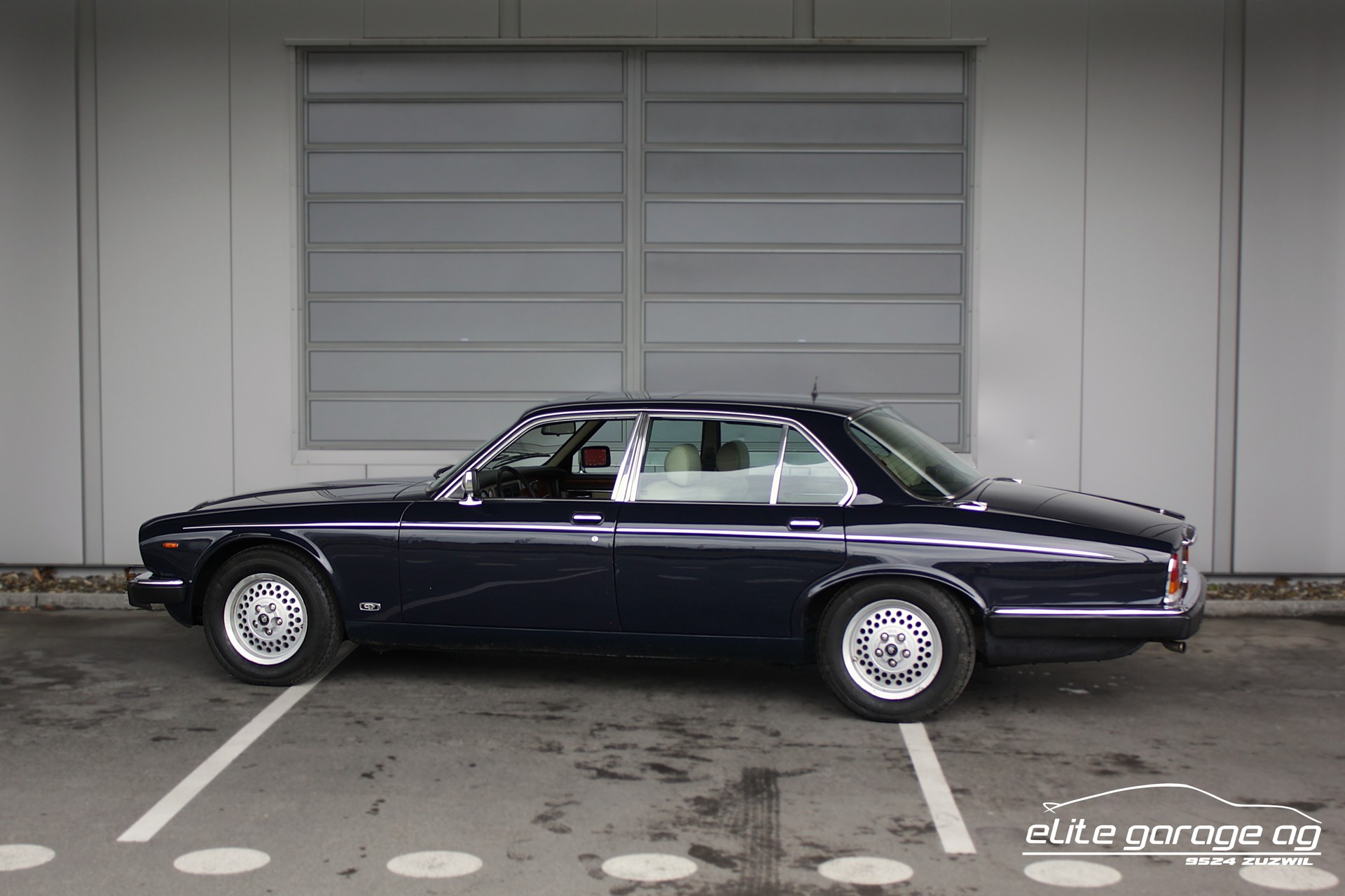 DAIMLER 5.3 Double Six-image-2