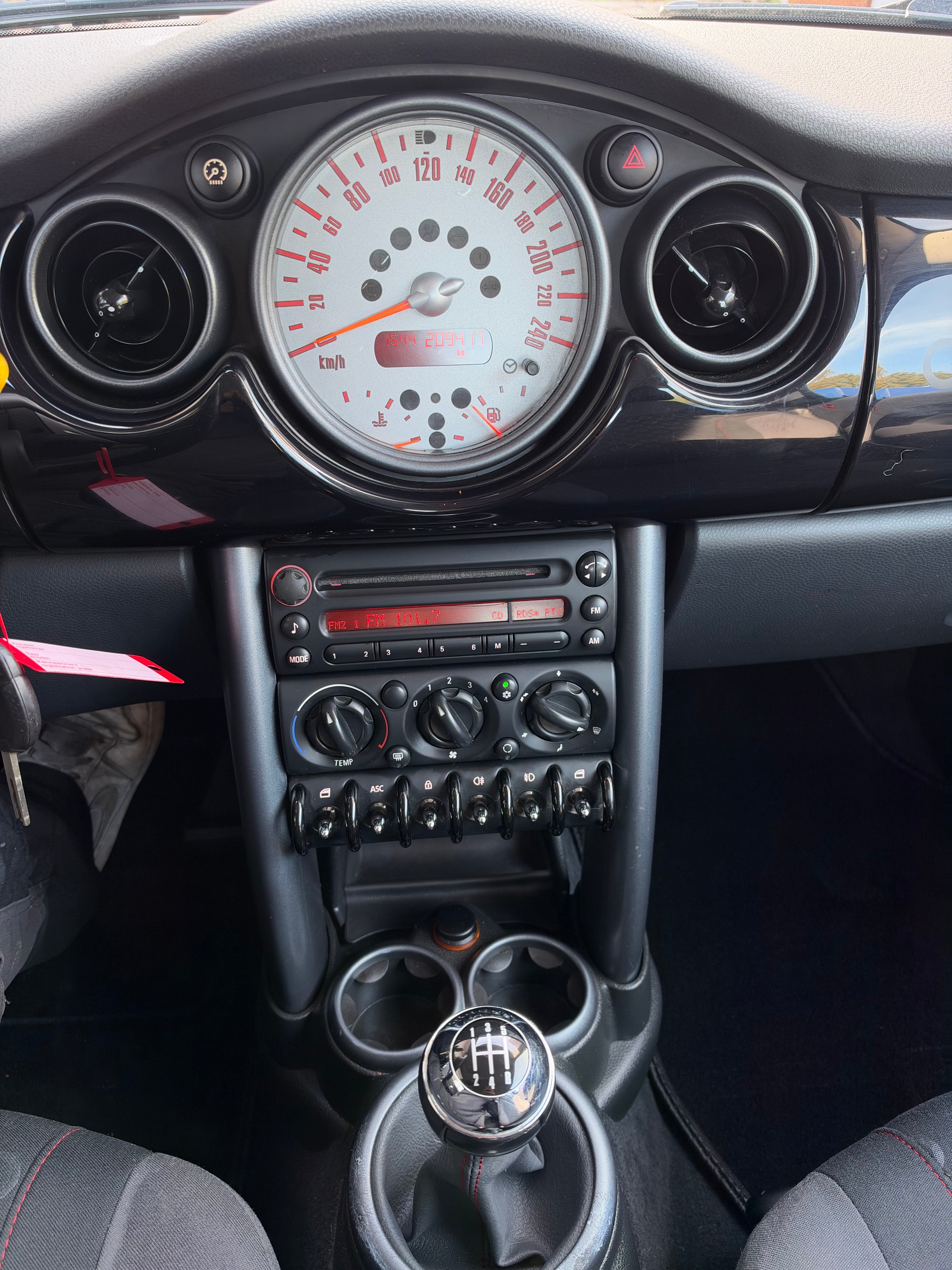 MINI One-image-10