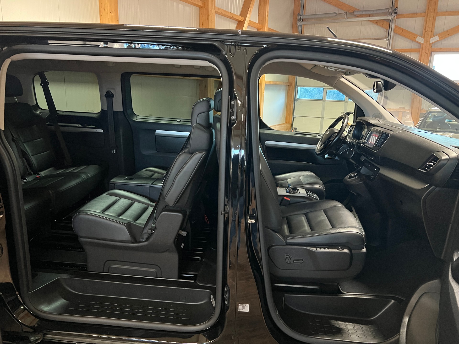 CITROEN Spacetourer EO 2.0 BlueHDi Business Lounge M EAT8-image-17