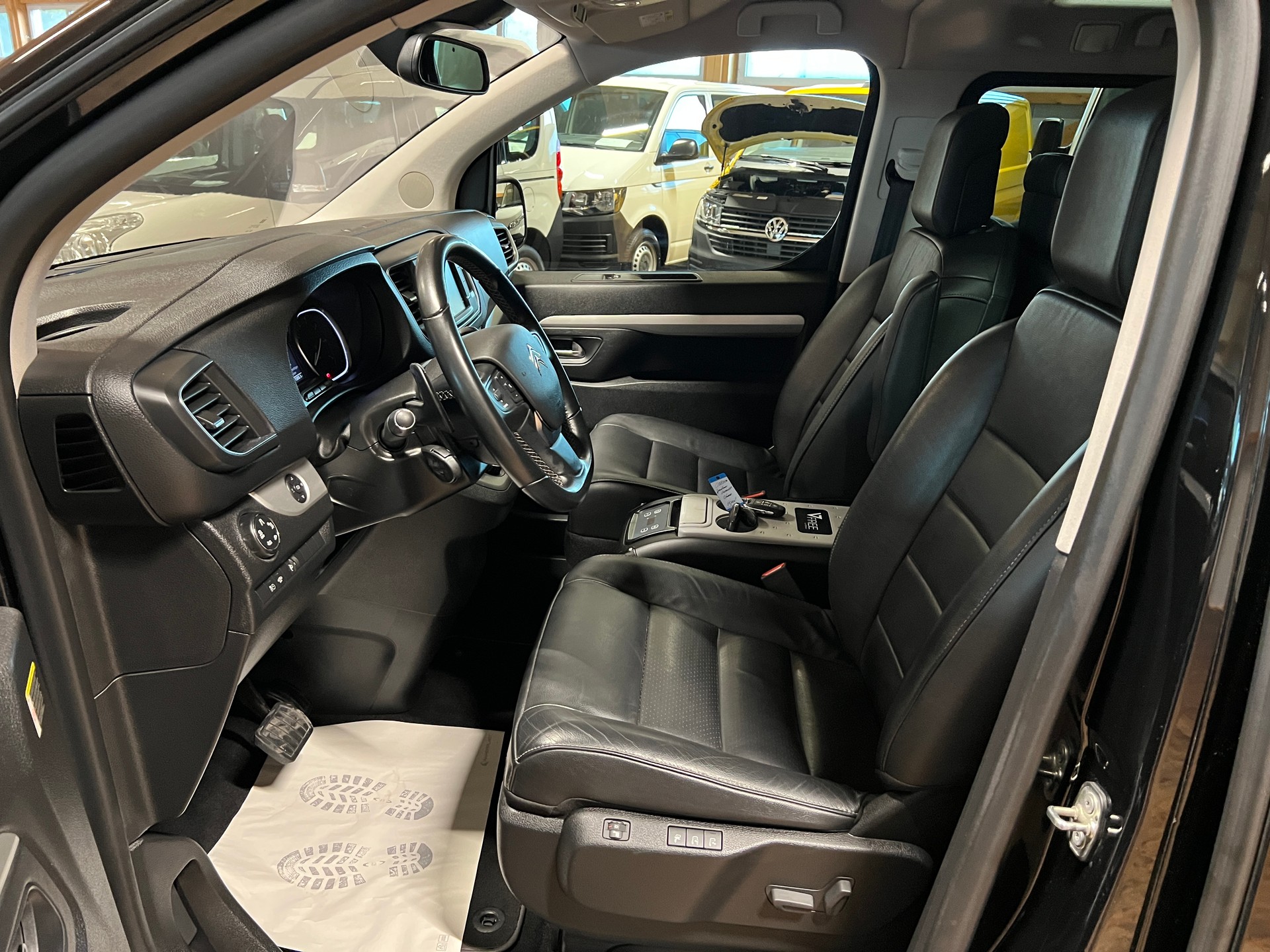 CITROEN Spacetourer EO 2.0 BlueHDi Business Lounge M EAT8-image-8
