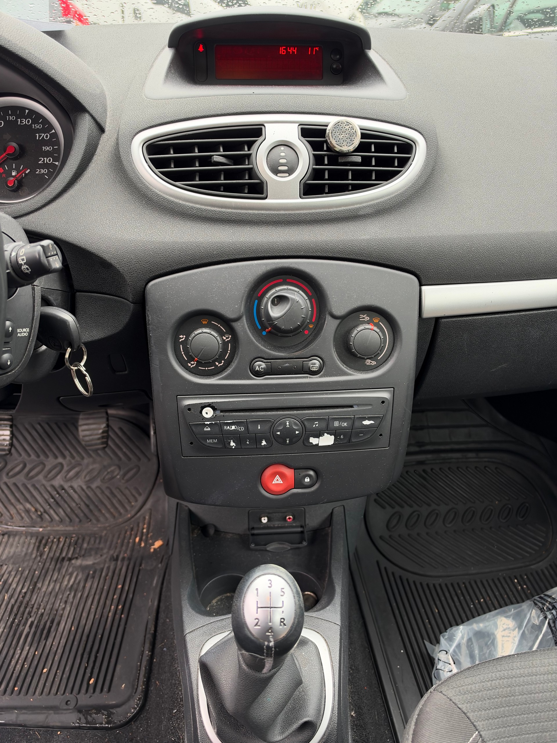 RENAULT Clio 1.2 16V Turbo Dynamique-image-12
