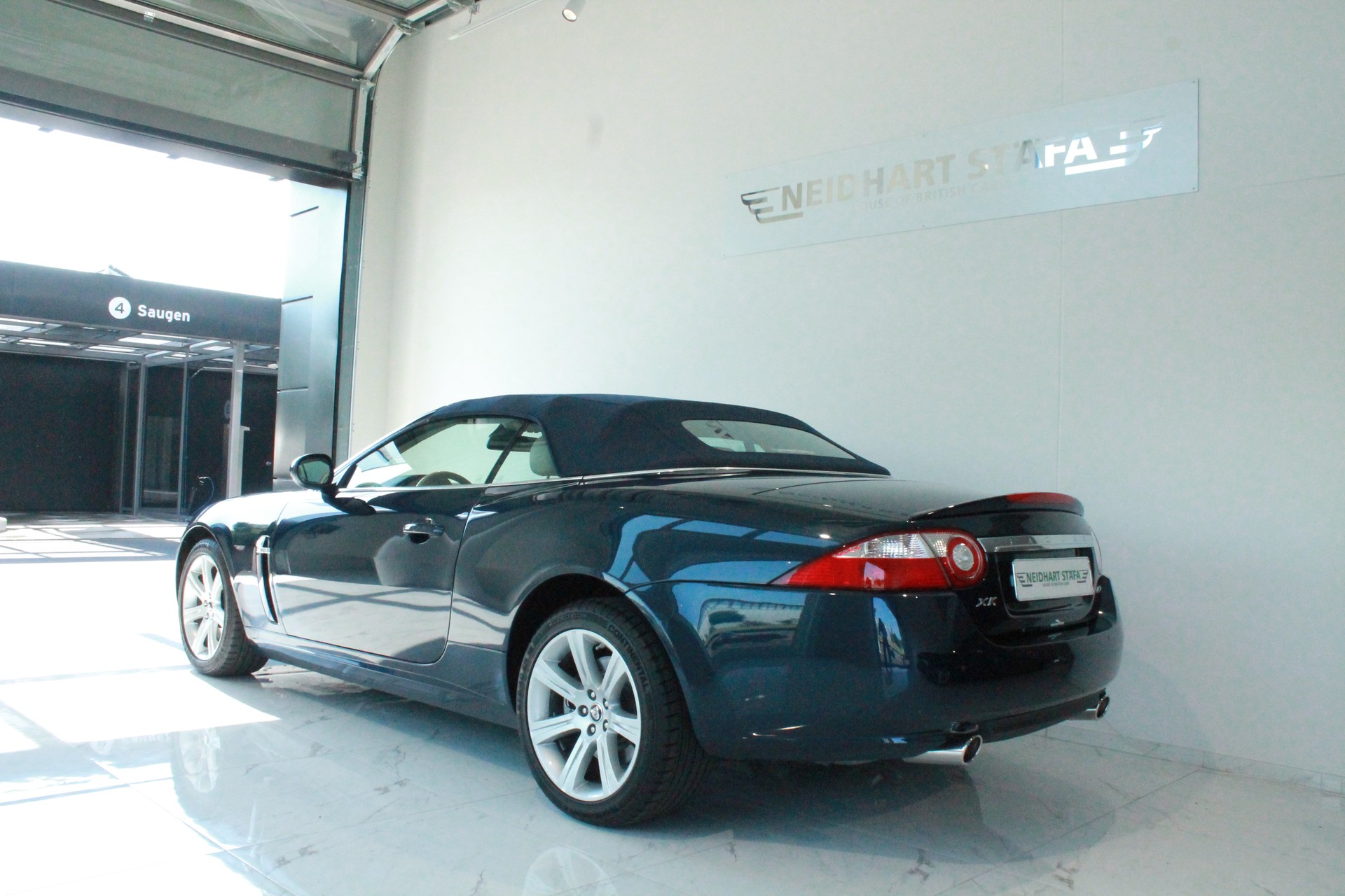 JAGUAR XK 4.2 V8 Automatic-image-1