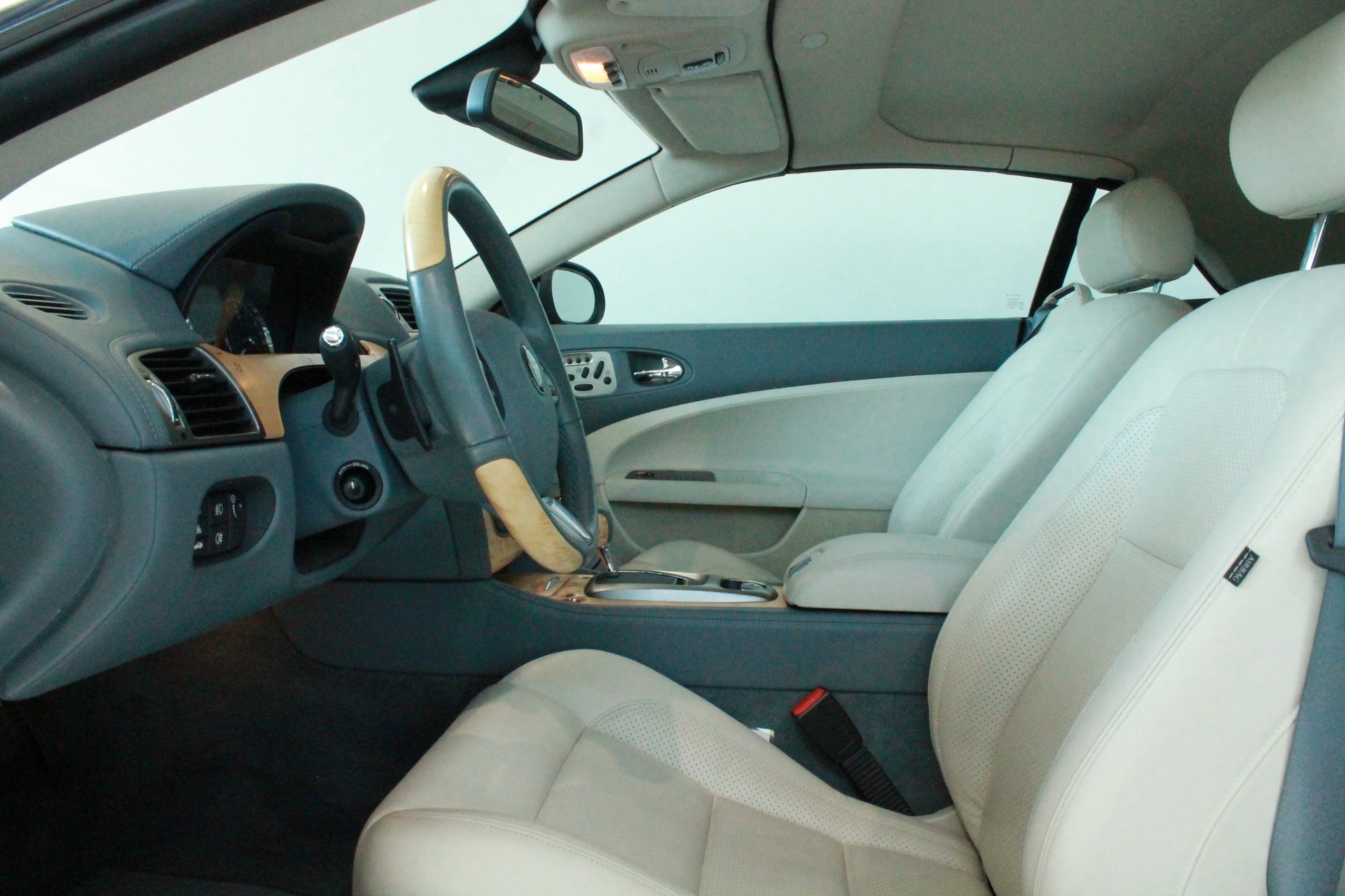 JAGUAR XK 4.2 V8 Automatic-image-3