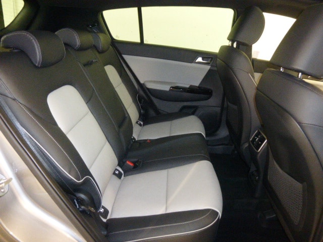KIA Sportage 2.0 CRDi MHEV Style GT-Line-image-12