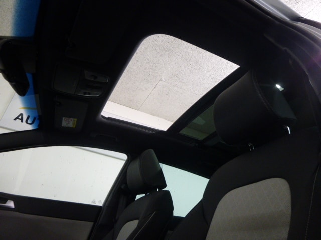 KIA Sportage 2.0 CRDi MHEV Style GT-Line-image-14