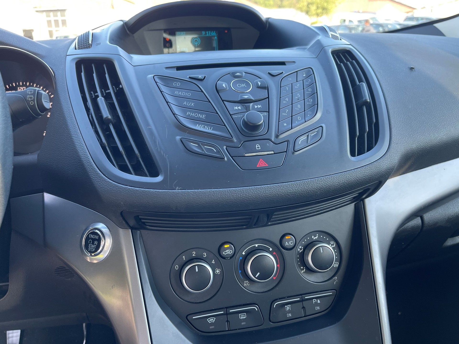 FORD Kuga 2.0 TDCi Carving 2WD-image-10