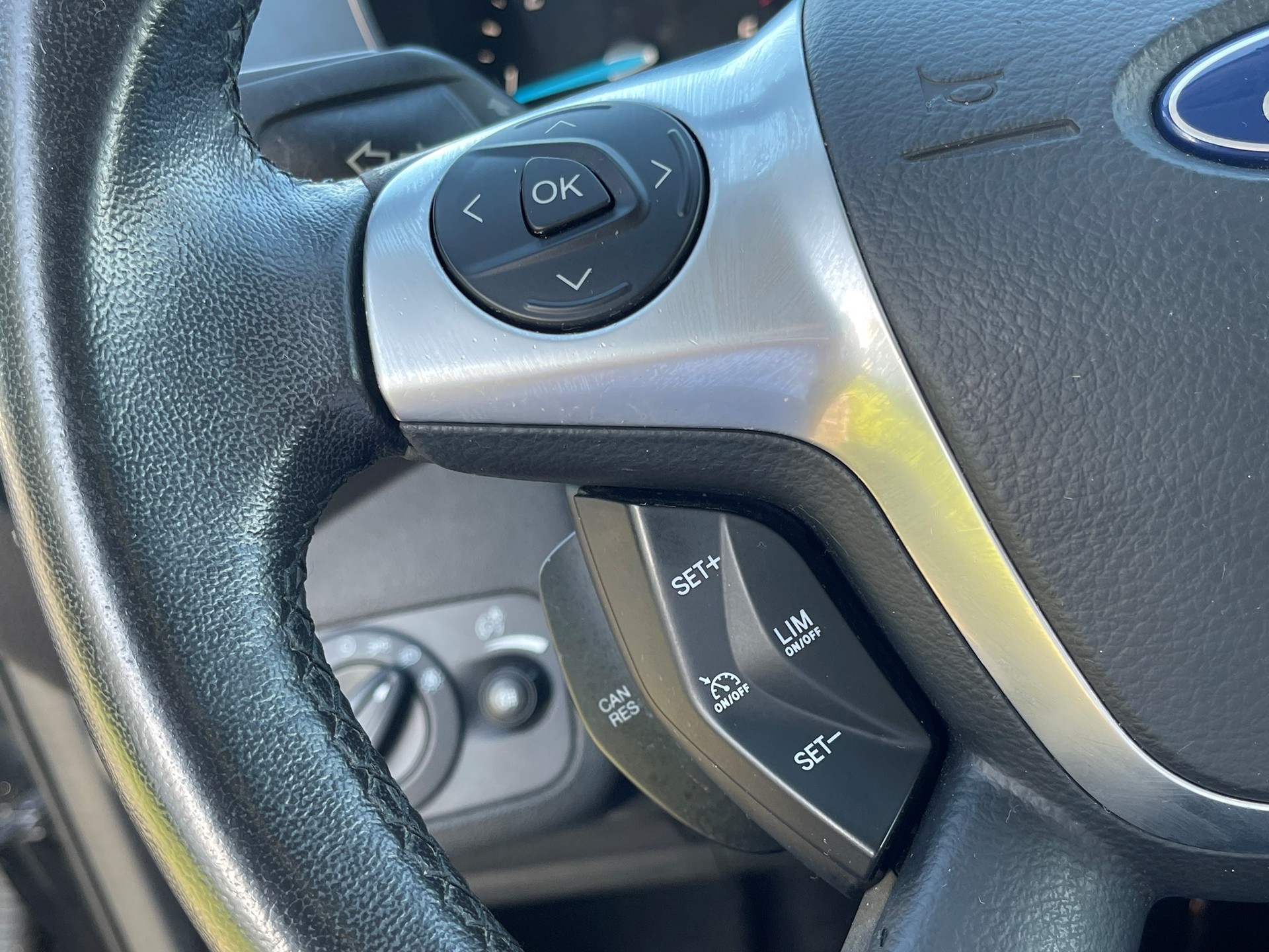 FORD Kuga 2.0 TDCi Carving 2WD-image-12