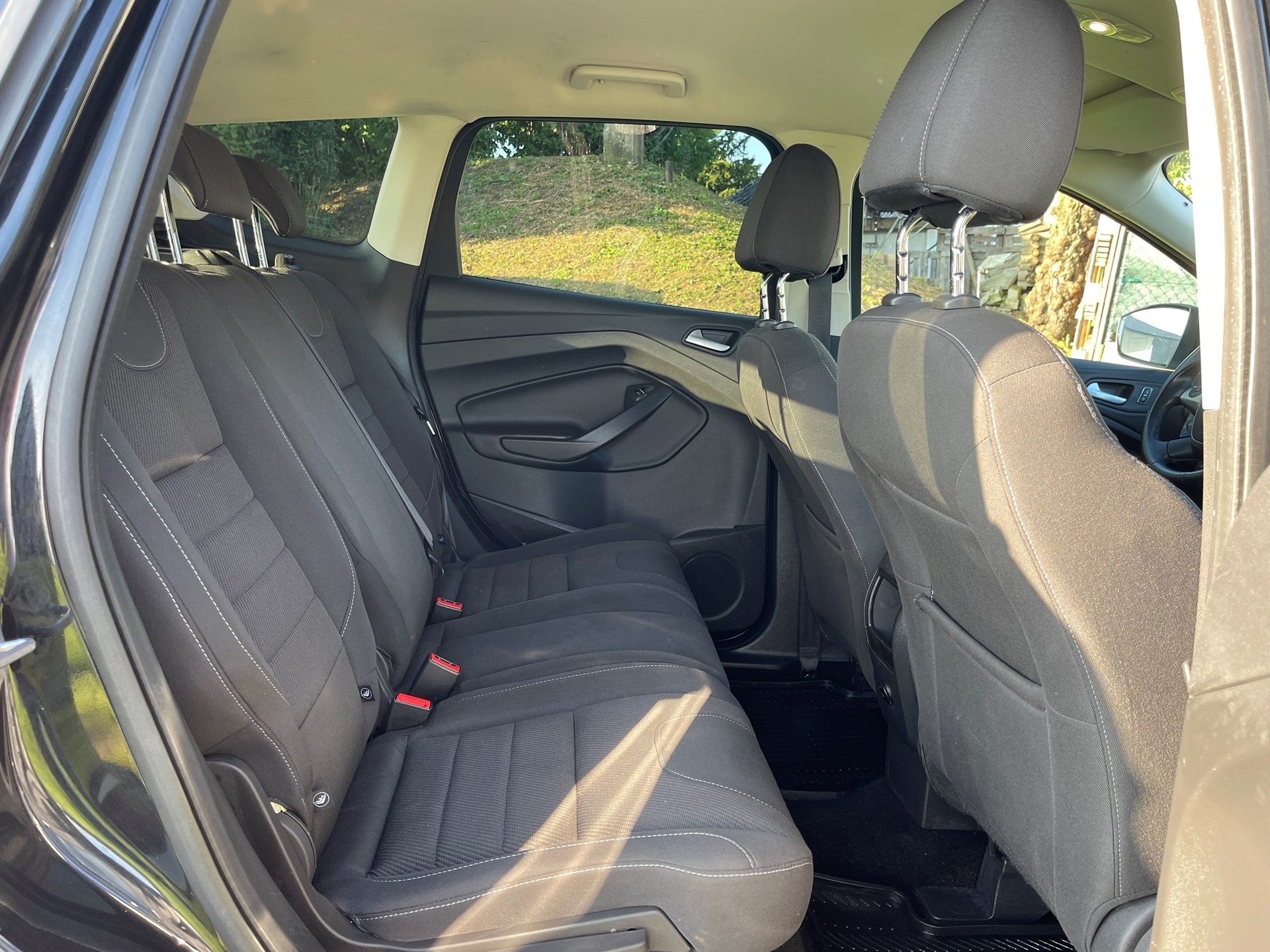 FORD Kuga 2.0 TDCi Carving 2WD-image-9