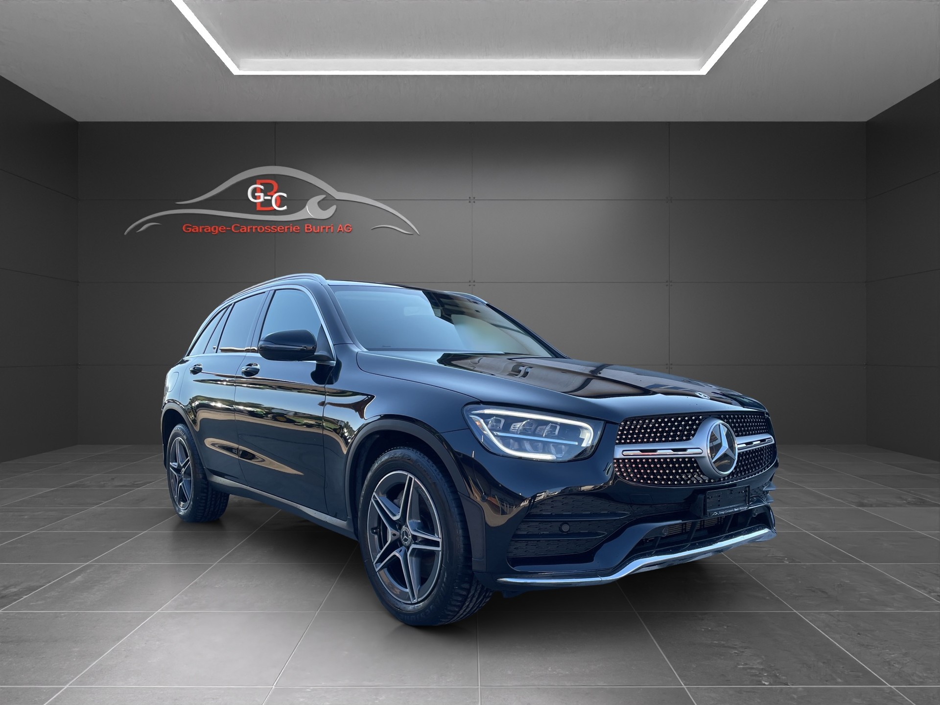 MERCEDES-BENZ GLC 300 AMG Line 4Matic 9G-Tronic-image-2