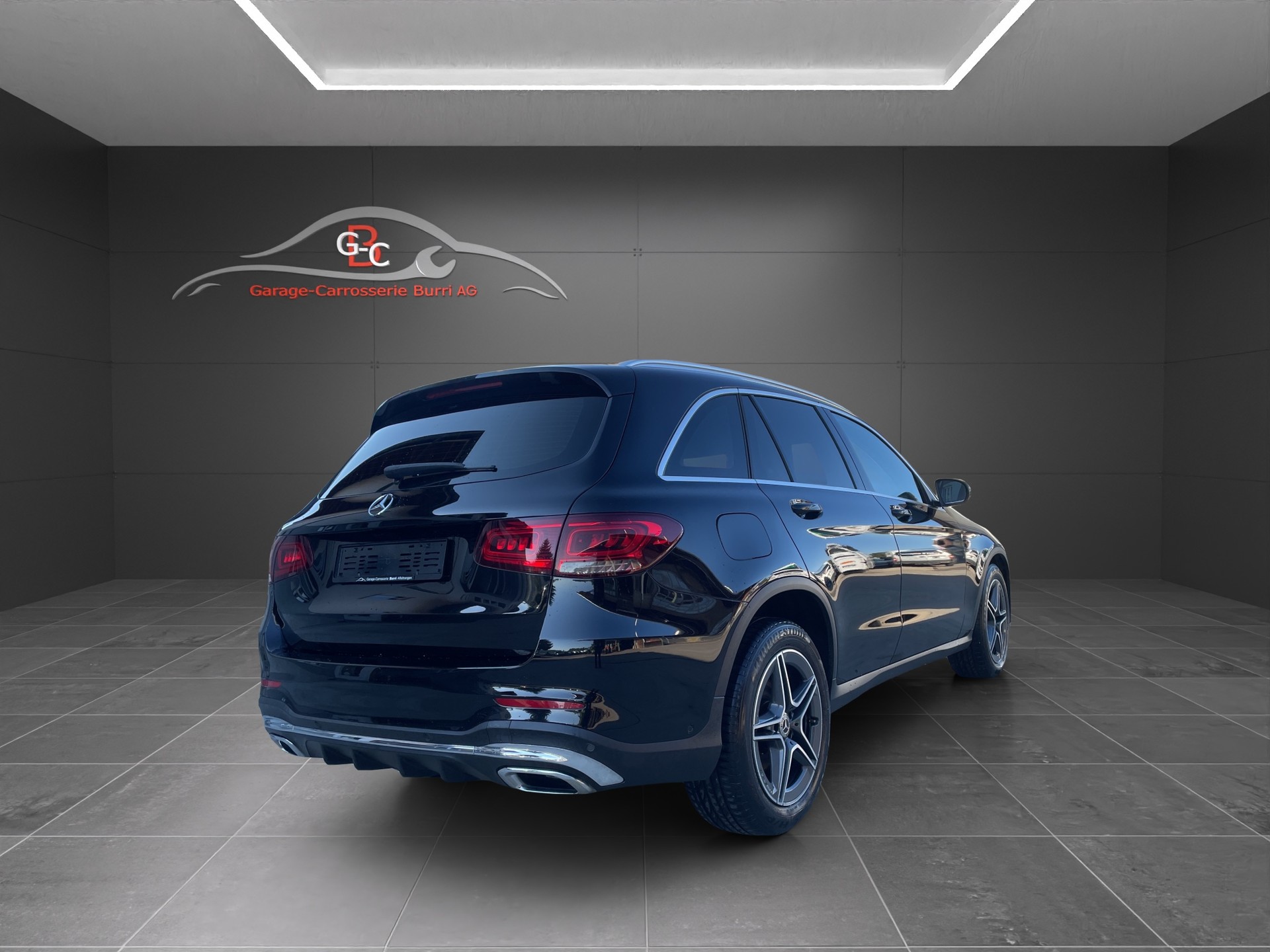 MERCEDES-BENZ GLC 300 AMG Line 4Matic 9G-Tronic-image-3