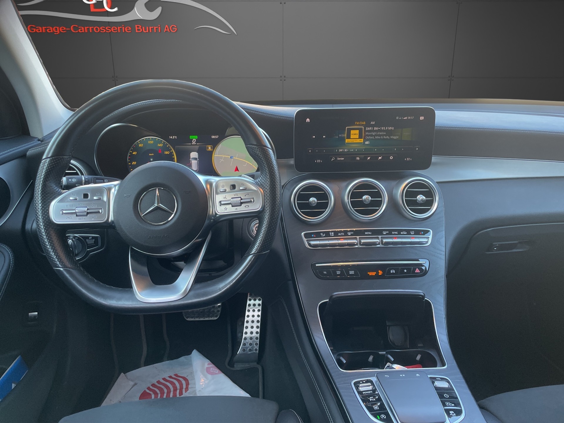 MERCEDES-BENZ GLC 300 AMG Line 4Matic 9G-Tronic-image-9