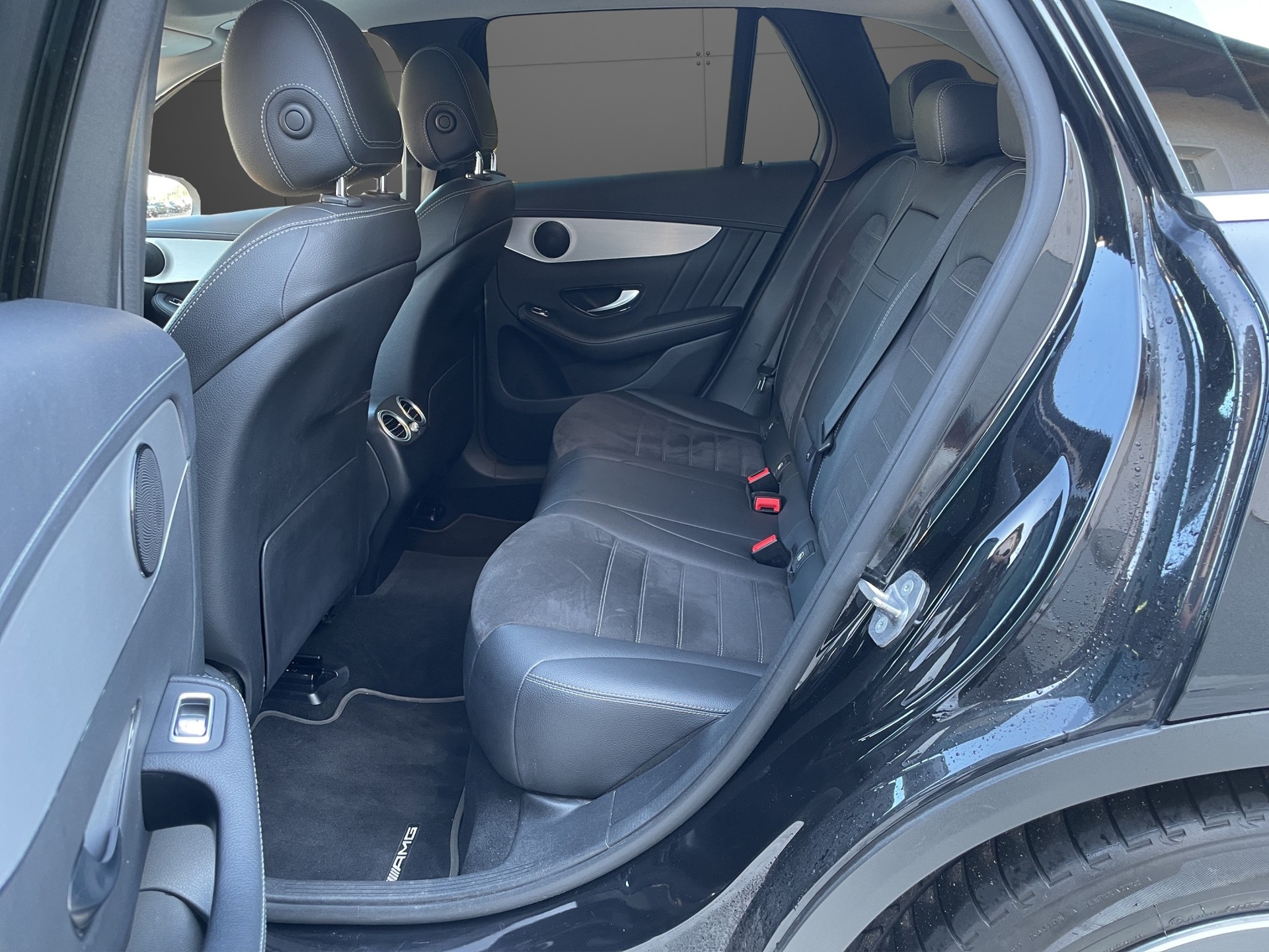 MERCEDES-BENZ GLC 300 AMG Line 4Matic 9G-Tronic-image-7