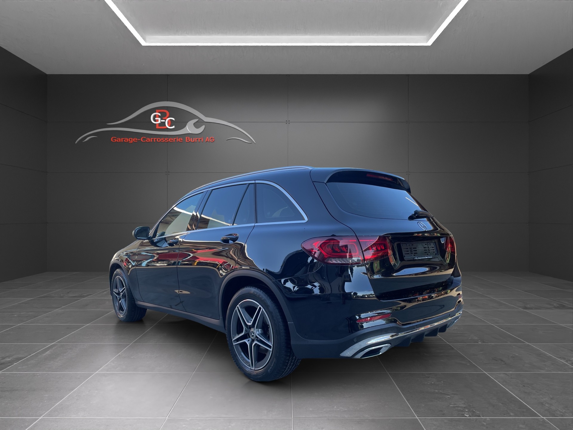 MERCEDES-BENZ GLC 300 AMG Line 4Matic 9G-Tronic-image-5