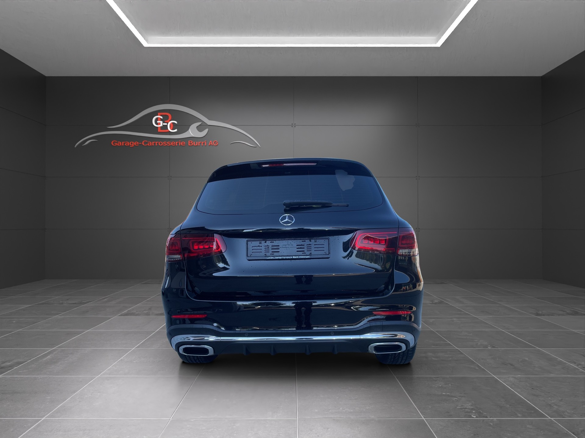MERCEDES-BENZ GLC 300 AMG Line 4Matic 9G-Tronic-image-4
