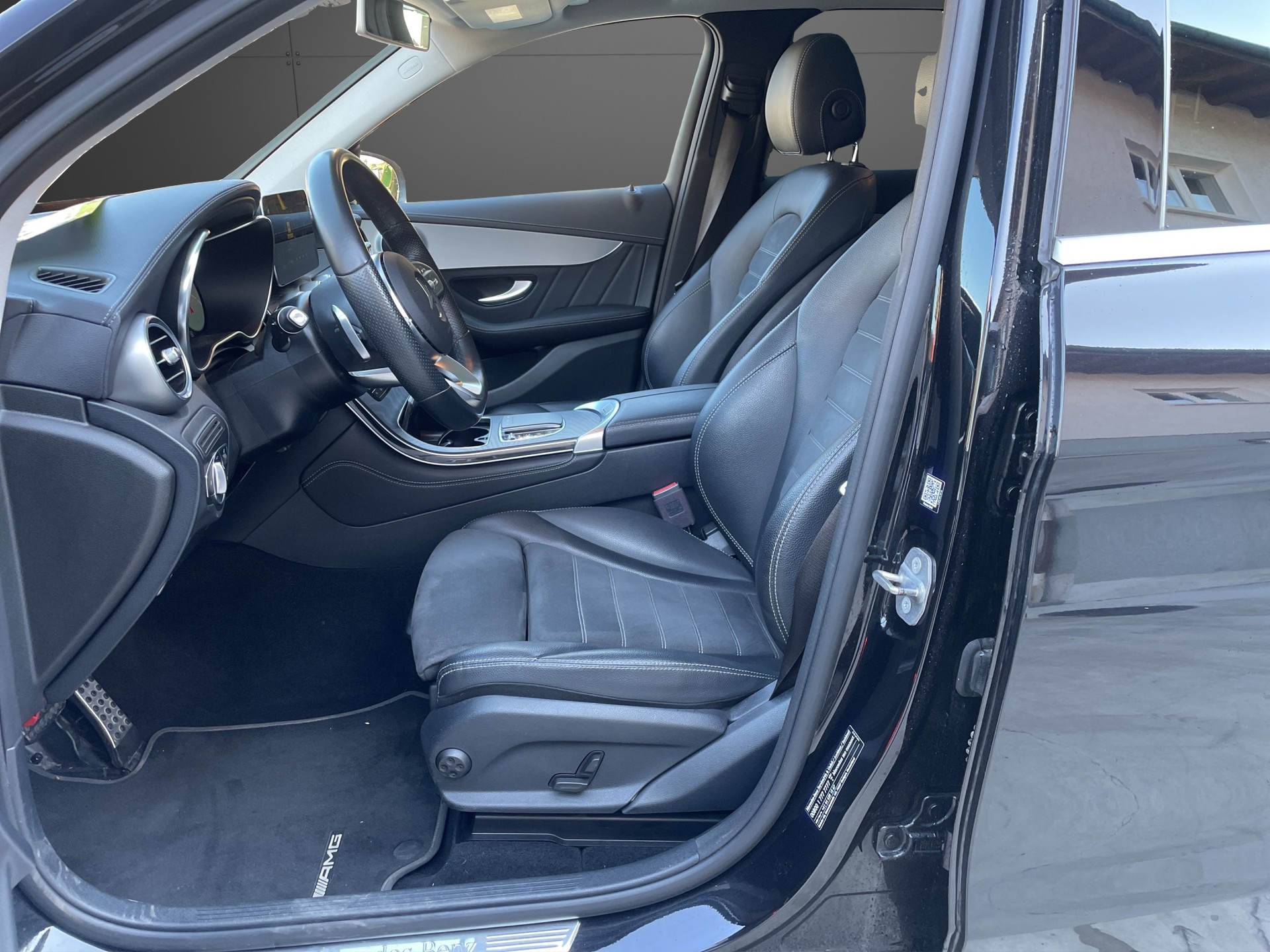 MERCEDES-BENZ GLC 300 AMG Line 4Matic 9G-Tronic-image-13