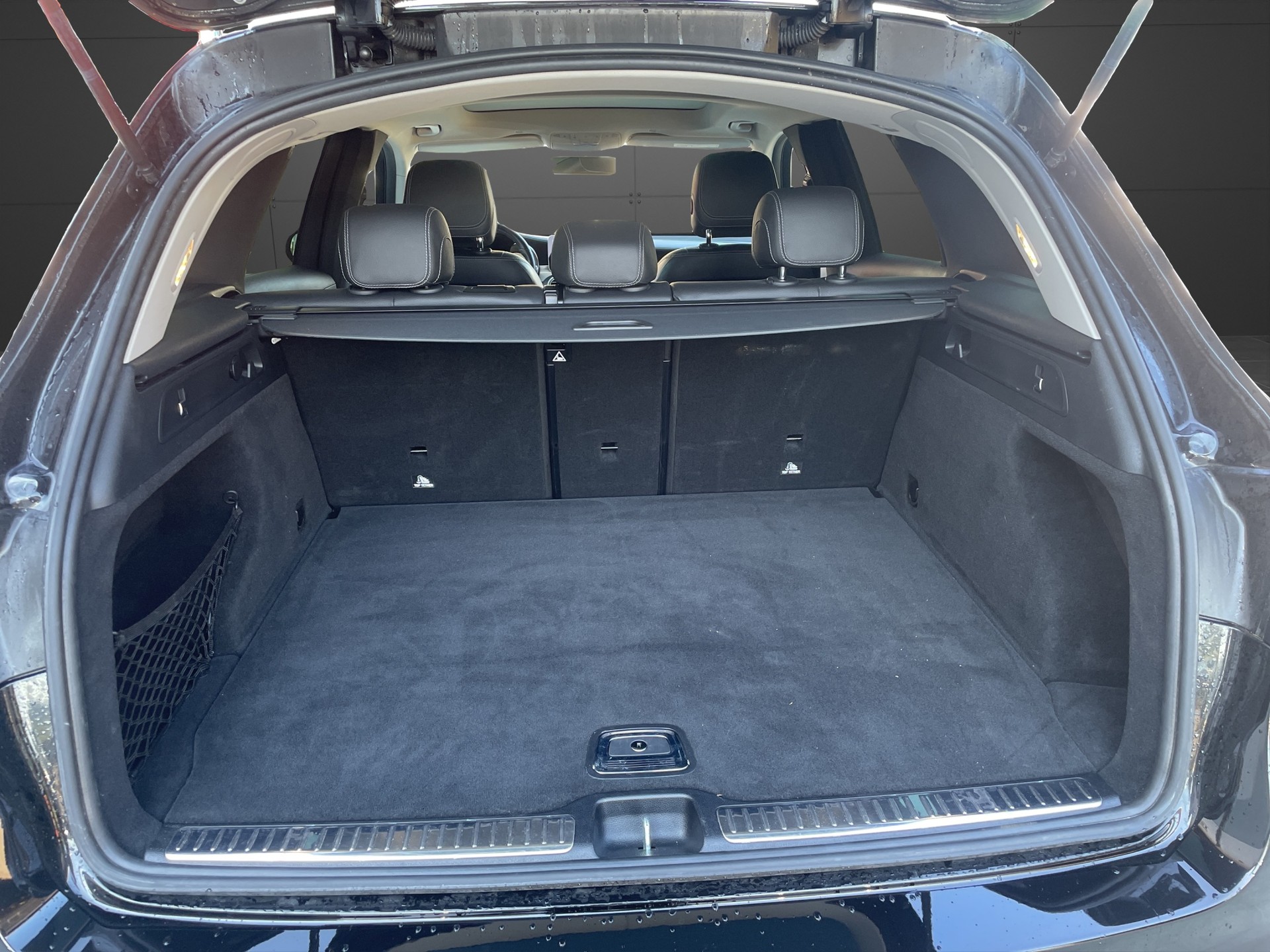 MERCEDES-BENZ GLC 300 AMG Line 4Matic 9G-Tronic-image-6