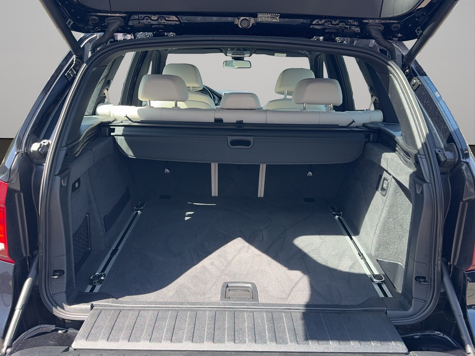 BMW X5 xDrive 50i Steptronic-image-19