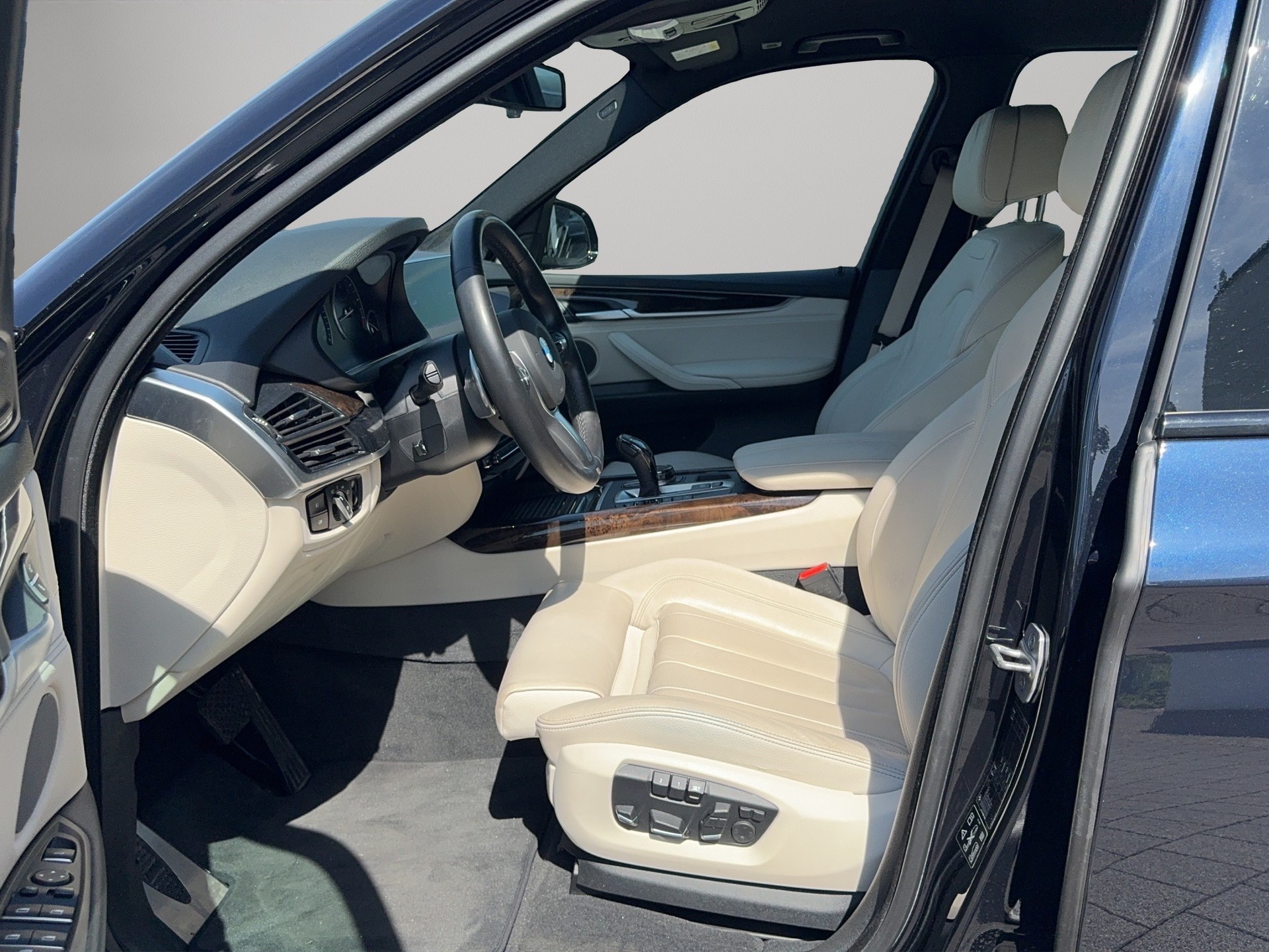 BMW X5 xDrive 50i Steptronic-image-14