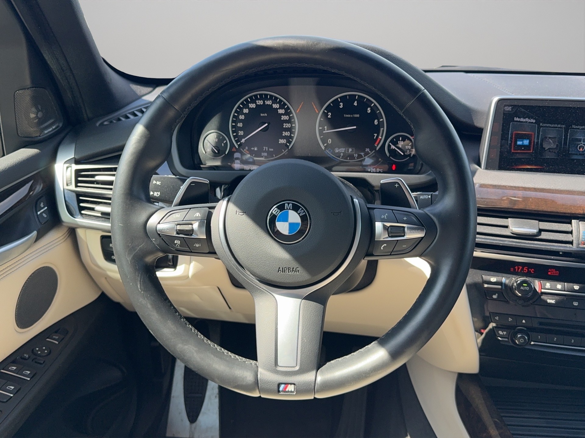BMW X5 xDrive 50i Steptronic-image-12