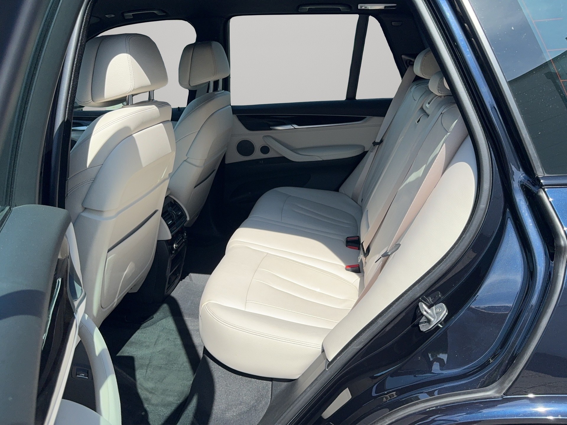 BMW X5 xDrive 50i Steptronic-image-15