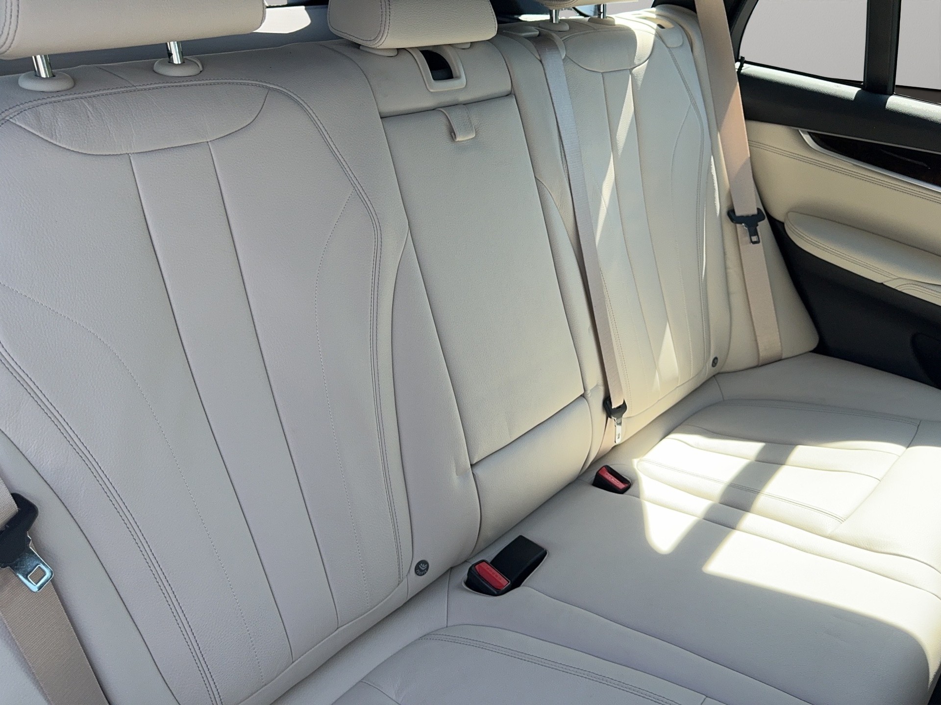 BMW X5 xDrive 50i Steptronic-image-16