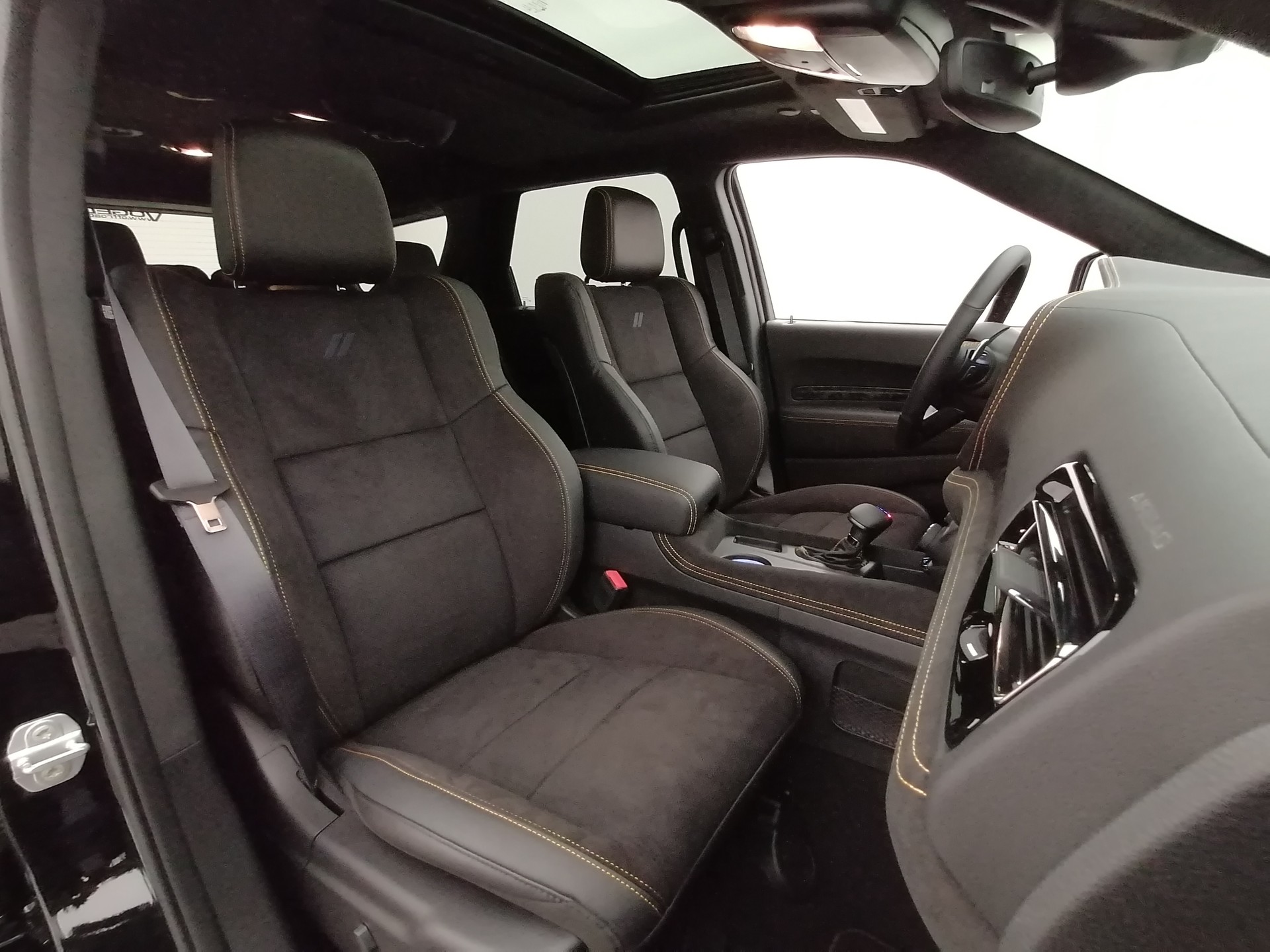 DODGE Durango TowNGo Hemi Orange Pack-image-14