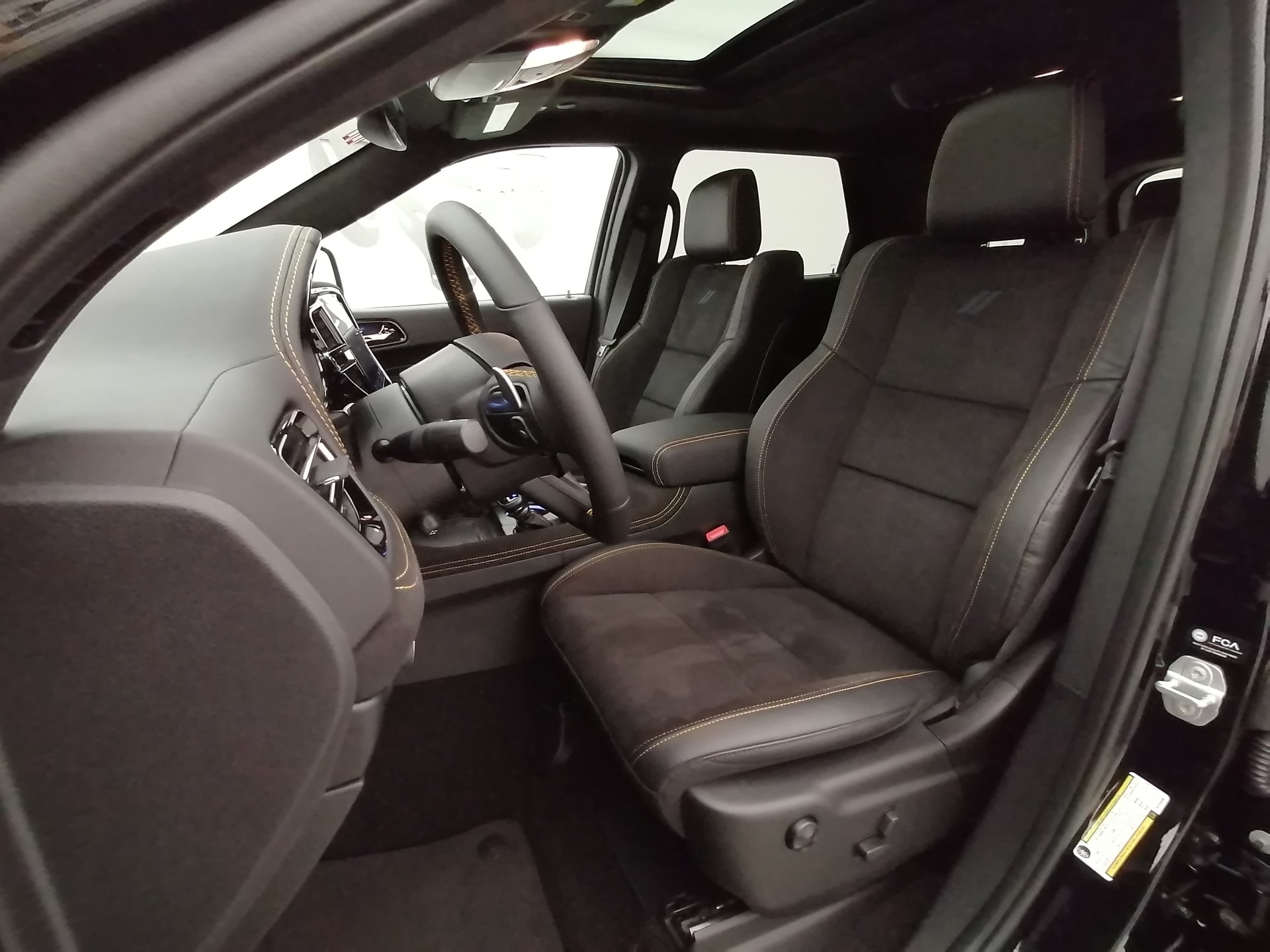DODGE Durango TowNGo Hemi Orange Pack-image-7