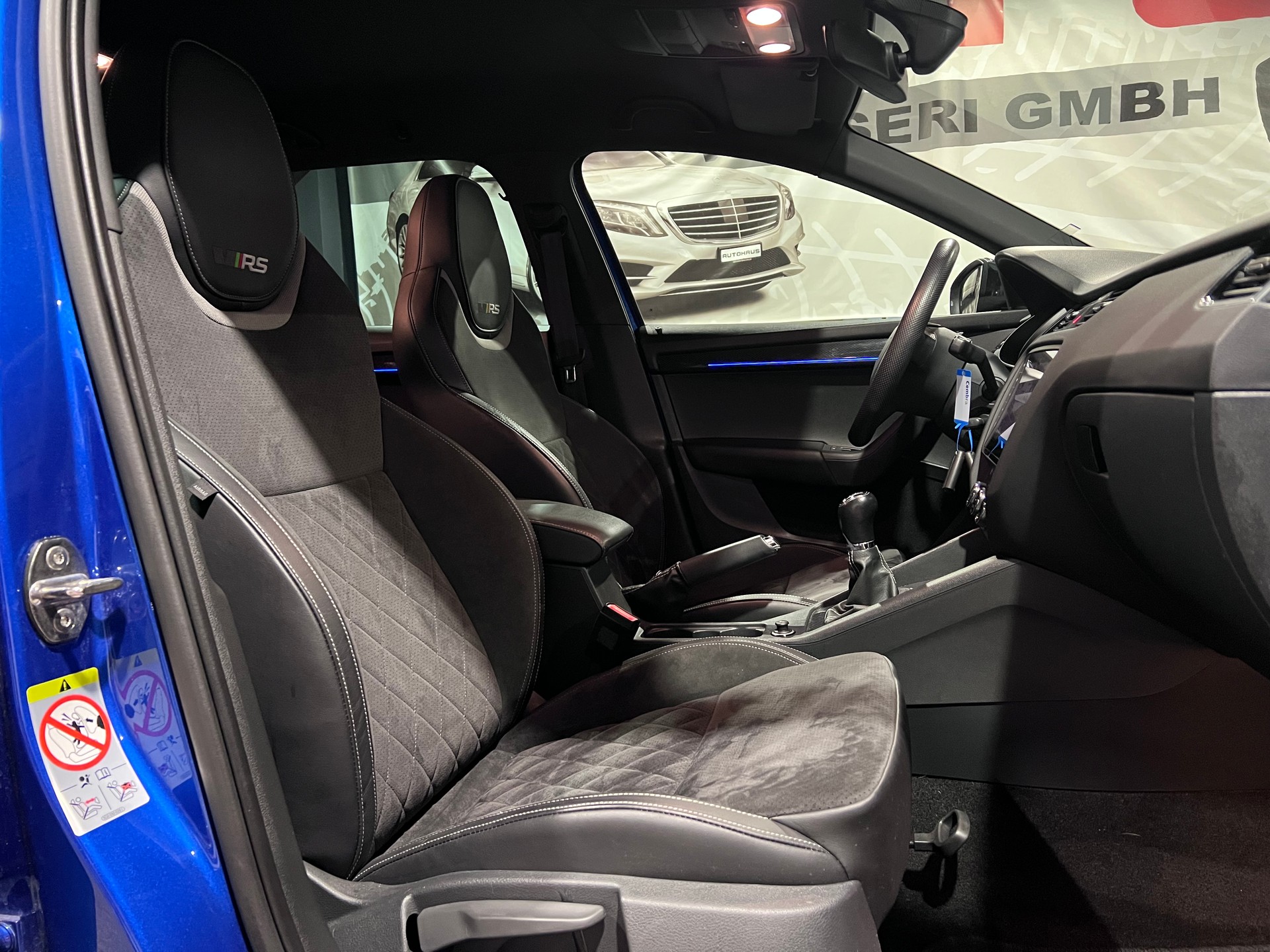 SKODA Octavia Combi 2.0 TSI RS-image-13