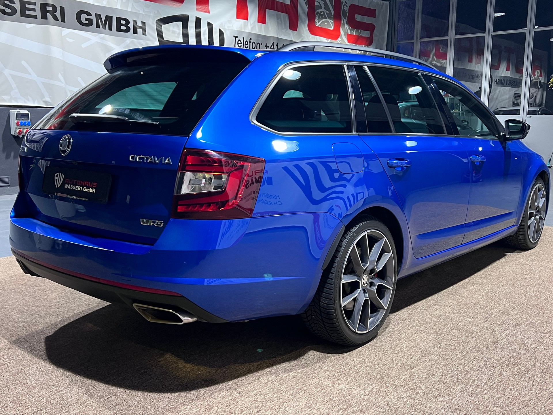 SKODA Octavia Combi 2.0 TSI RS-image-2