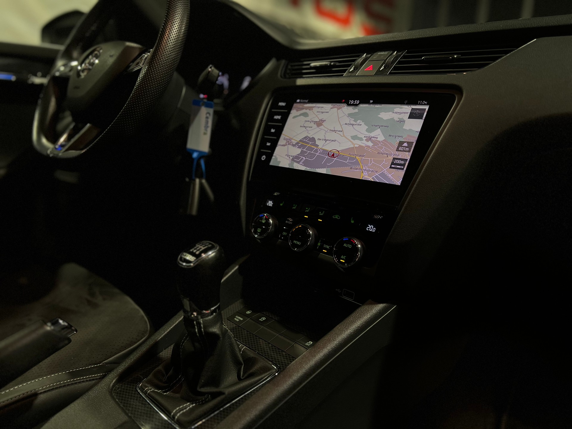 SKODA Octavia Combi 2.0 TSI RS-image-16