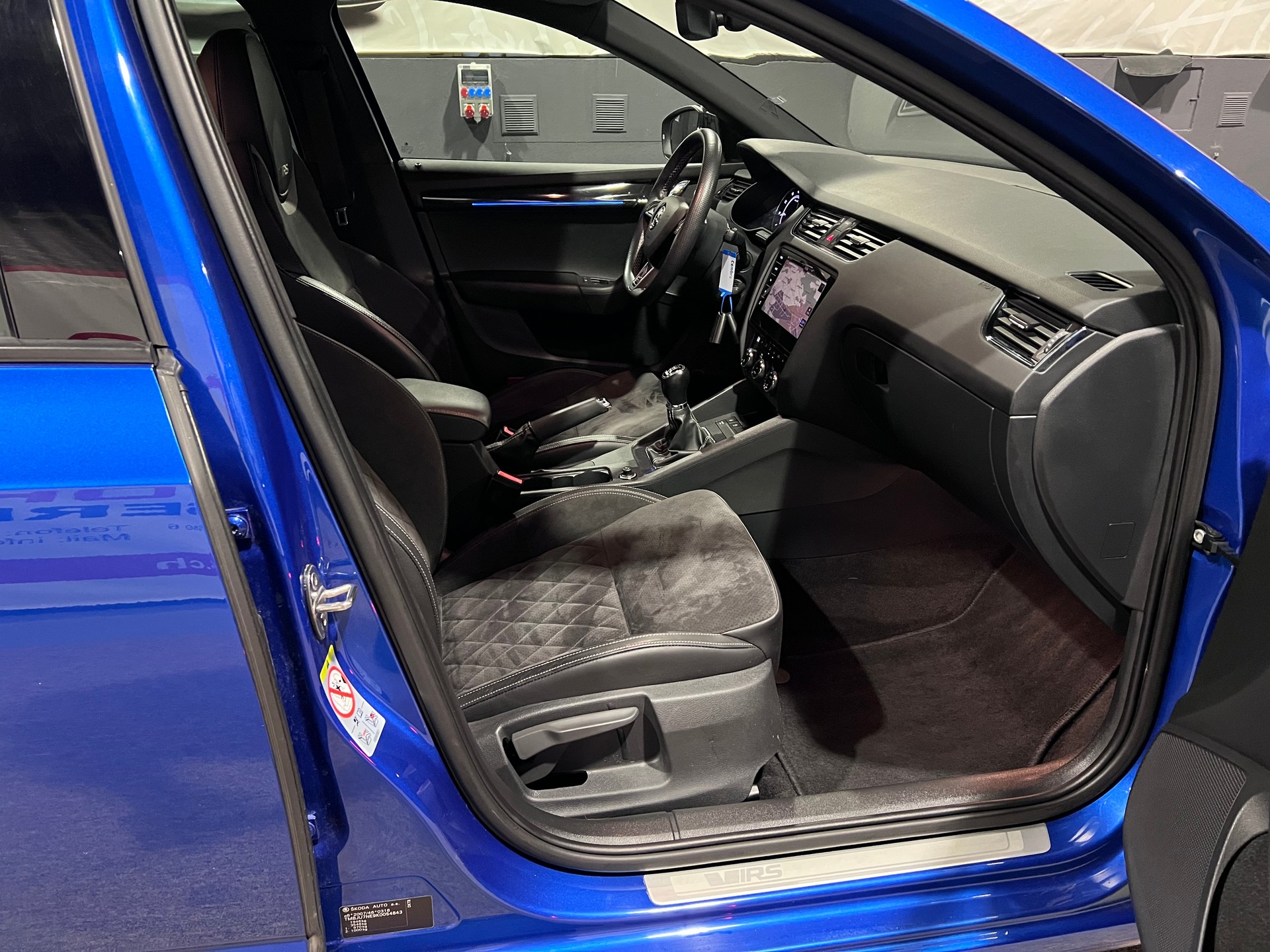 SKODA Octavia Combi 2.0 TSI RS-image-12
