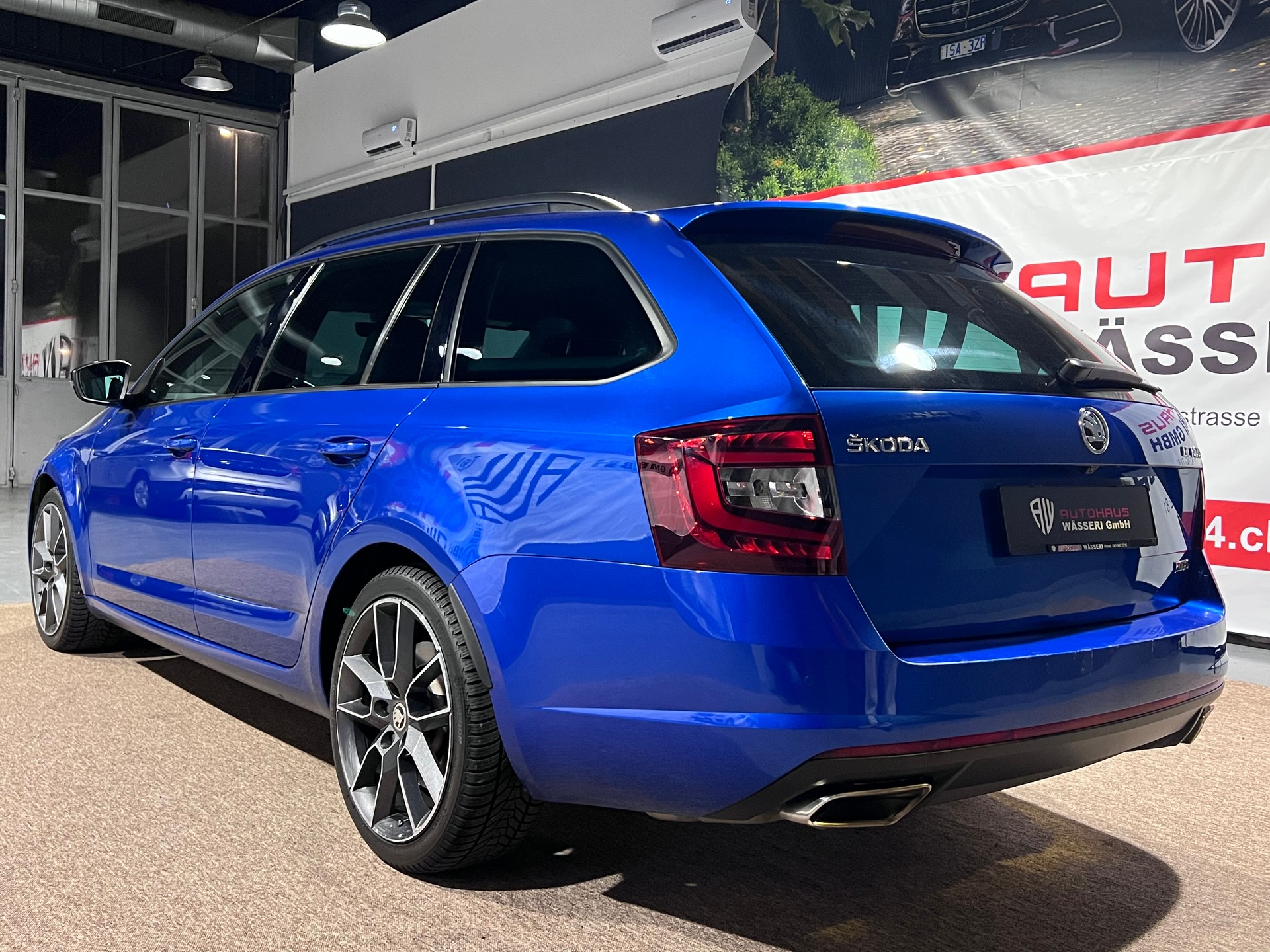 SKODA Octavia Combi 2.0 TSI RS-image-5