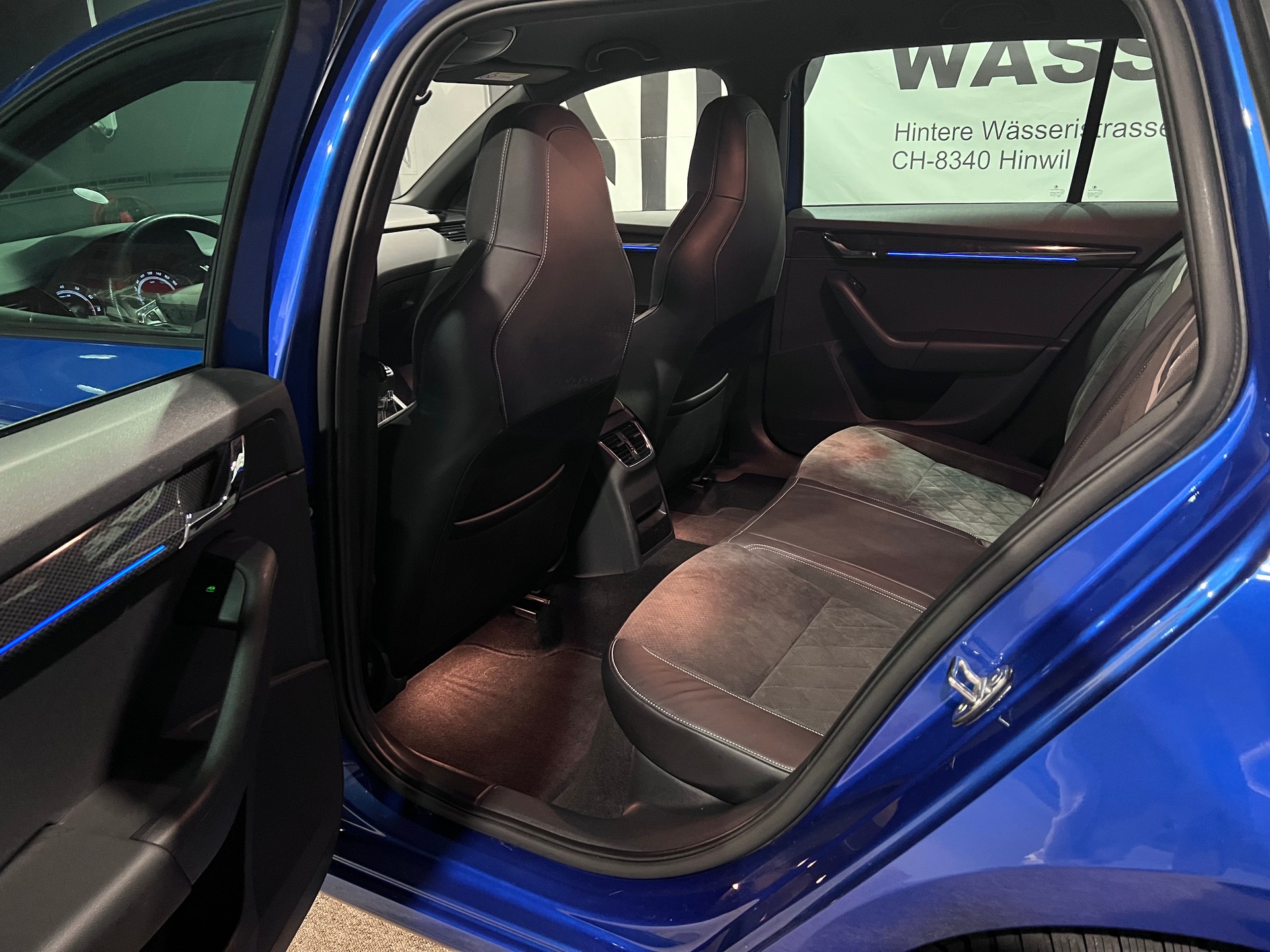 SKODA Octavia Combi 2.0 TSI RS-image-15