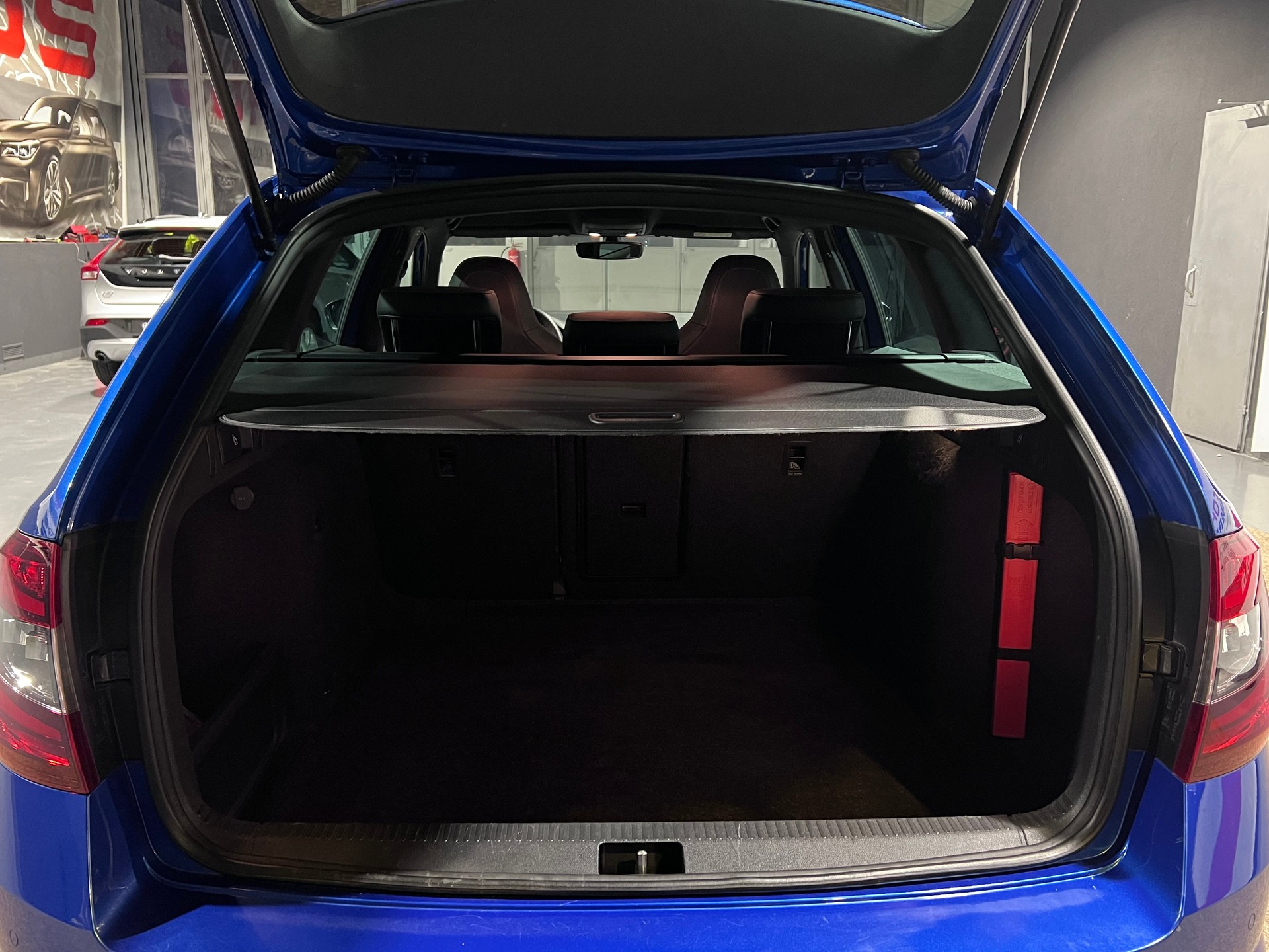 SKODA Octavia Combi 2.0 TSI RS-image-4