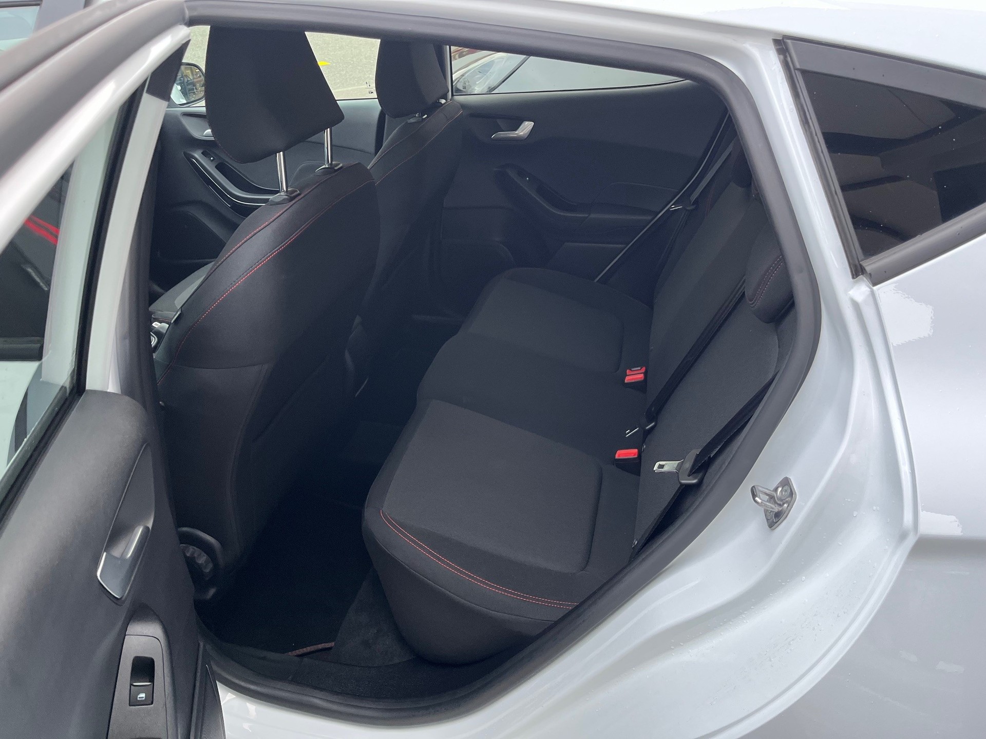 FORD Fiesta 1.0 EcoB Hybrid ST-Line X-image-4