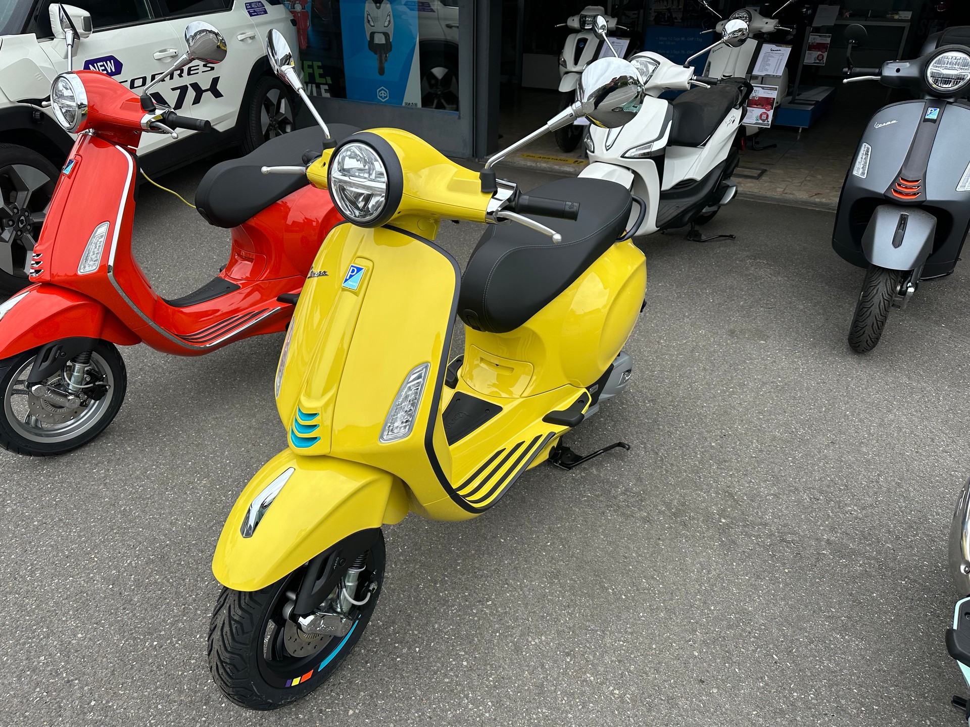 PIAGGIO Vespa 125 Primavera Sport-image-1