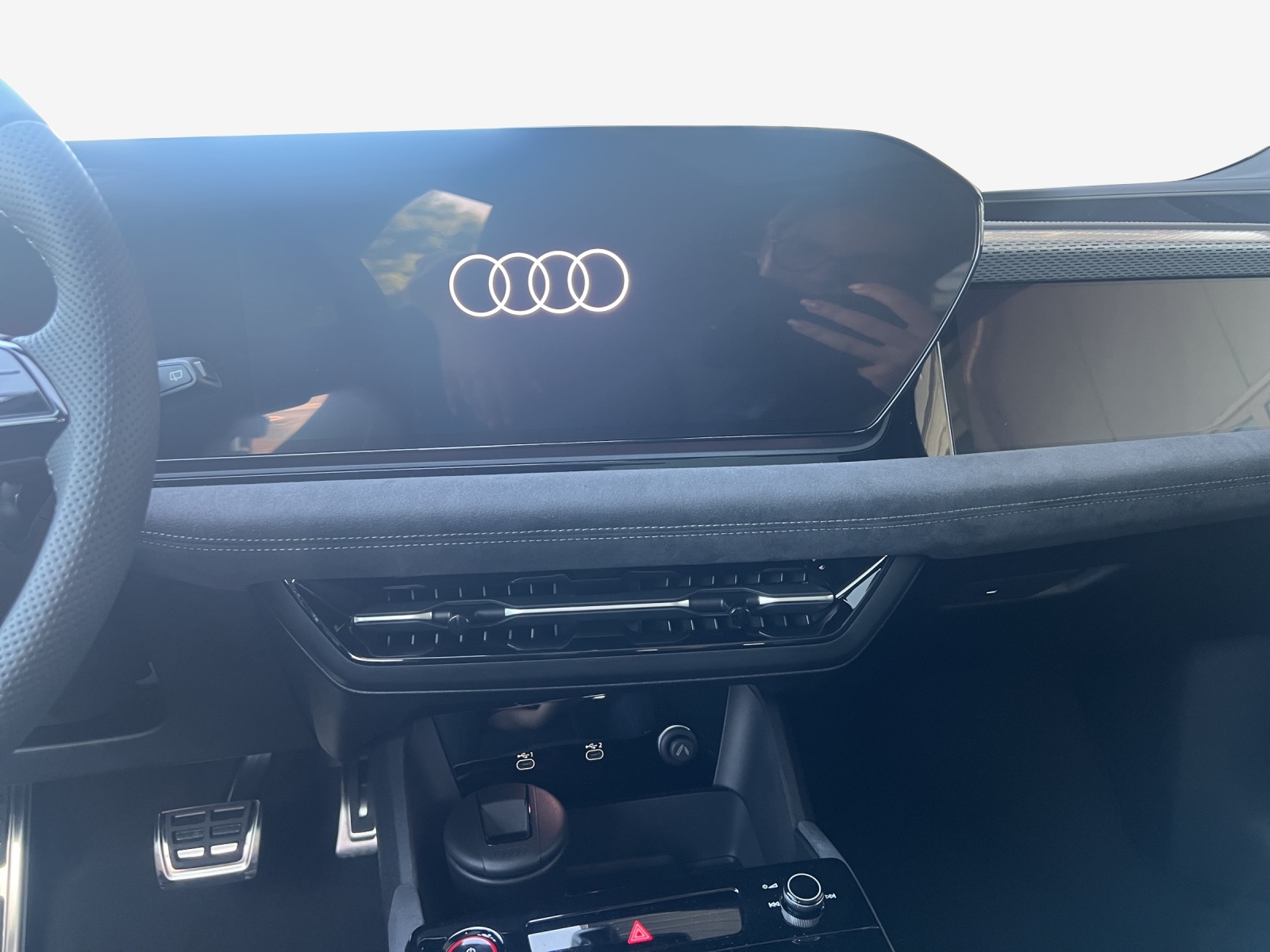 AUDI S6 Avant e-tron quattro-image-10