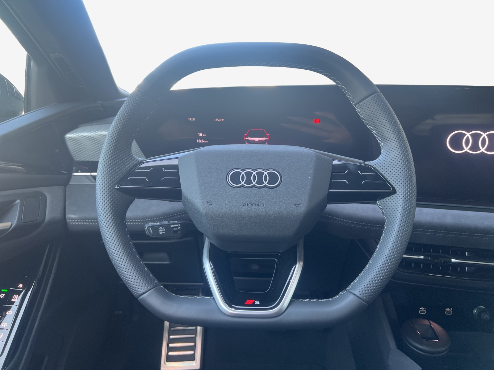 AUDI S6 Avant e-tron quattro-image-9
