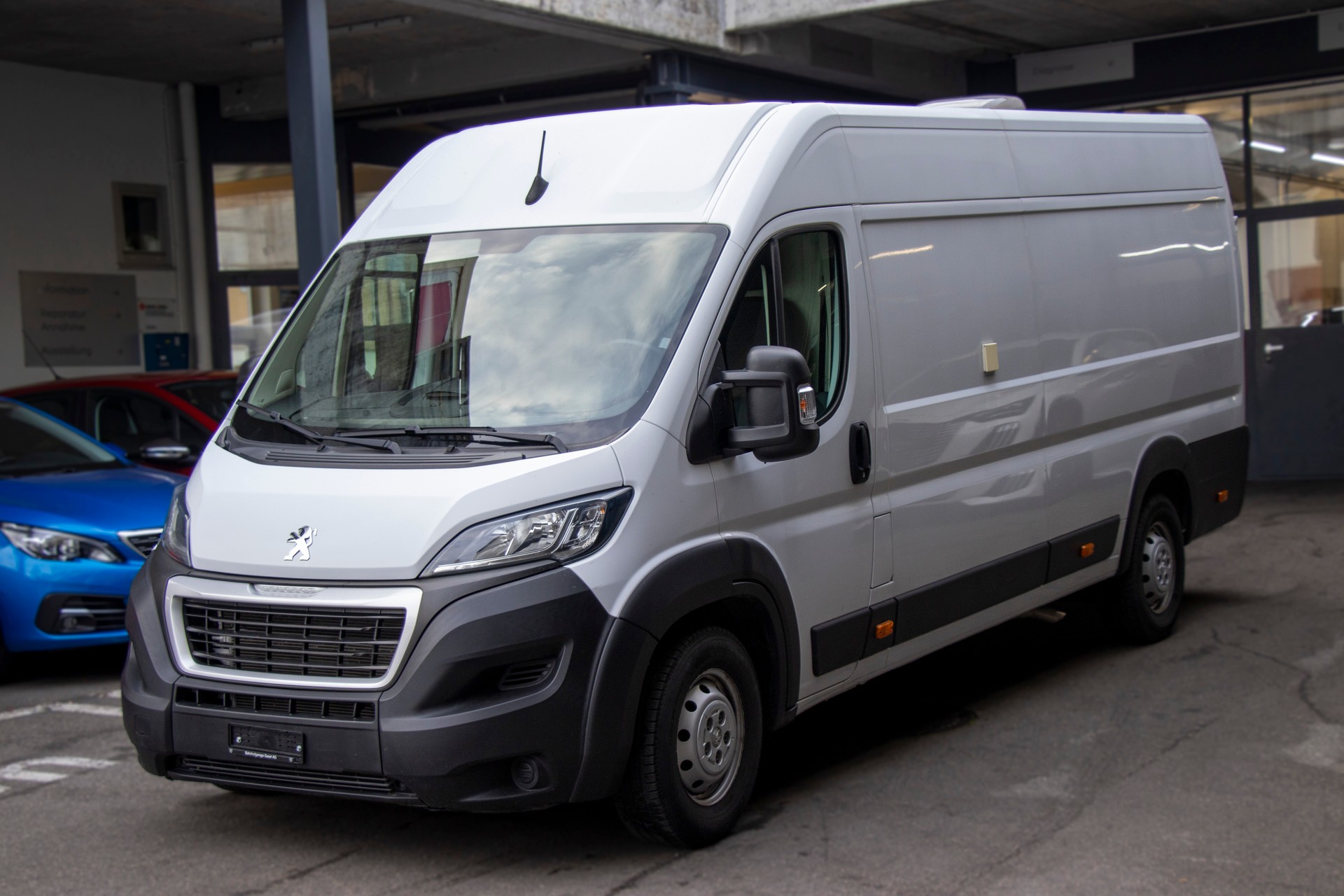 PEUGEOT Boxer 2.2 HDI 435 Premium L4H2-image-0