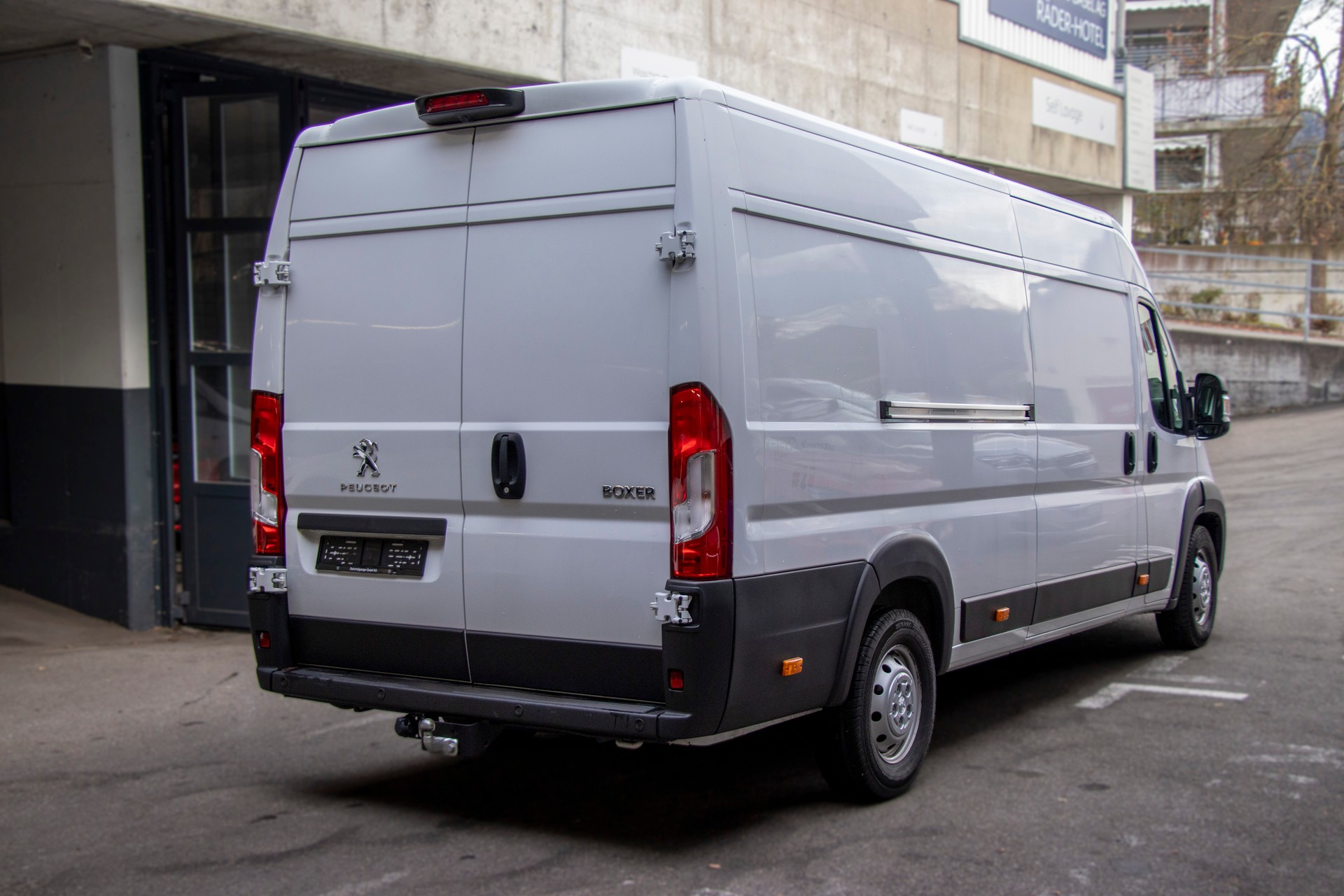 PEUGEOT Boxer 2.2 HDI 435 Premium L4H2-image-1