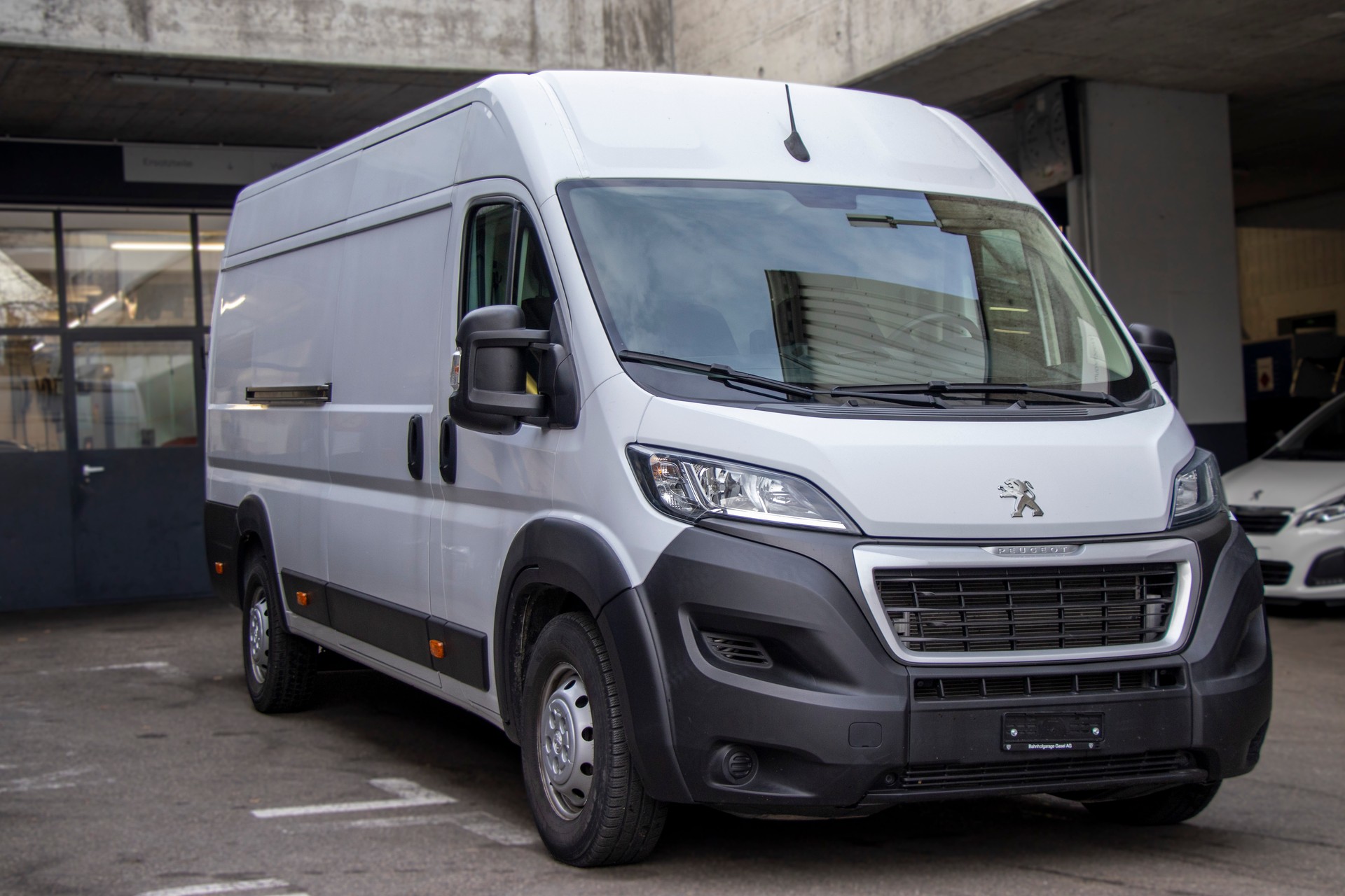 PEUGEOT Boxer 2.2 HDI 435 Premium L4H2-image-3