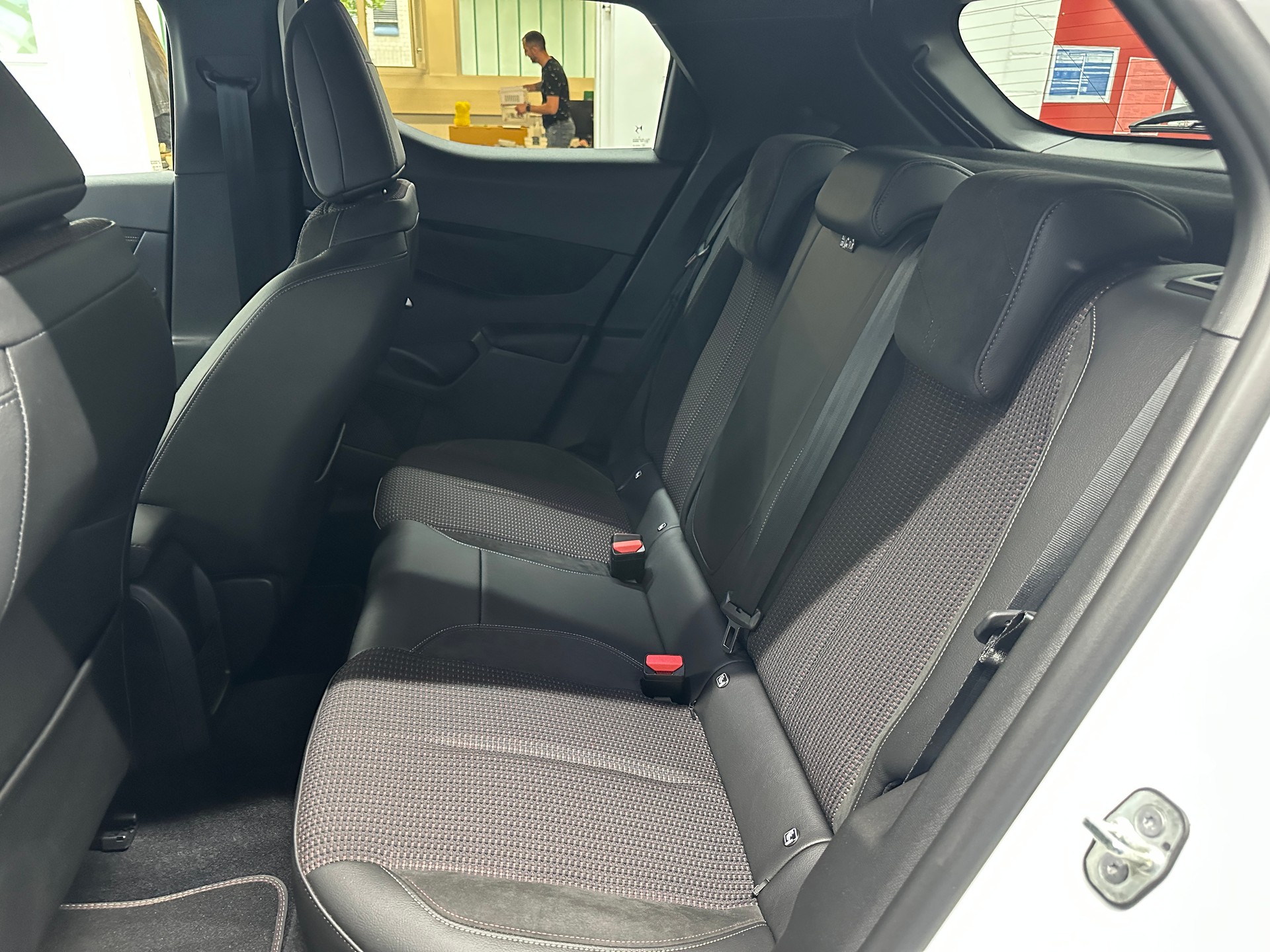 DS AUTOMOBILES DS 3 Crossback E-Tense 136 Performance Line-image-8